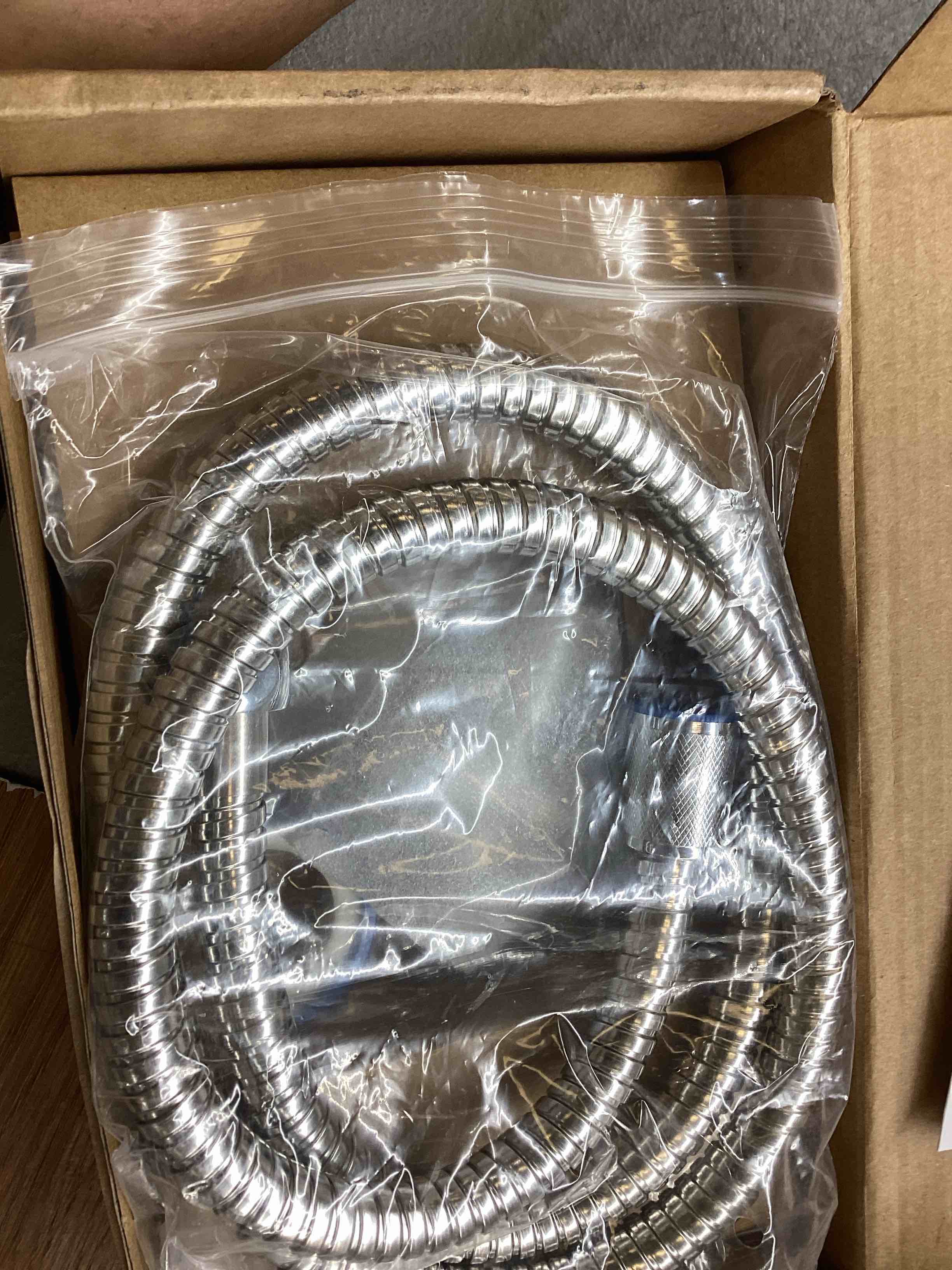 https://s3.amazonaws.com/lotting-images-prod/bidfta/BLU5997099_1717694971114.jpeg