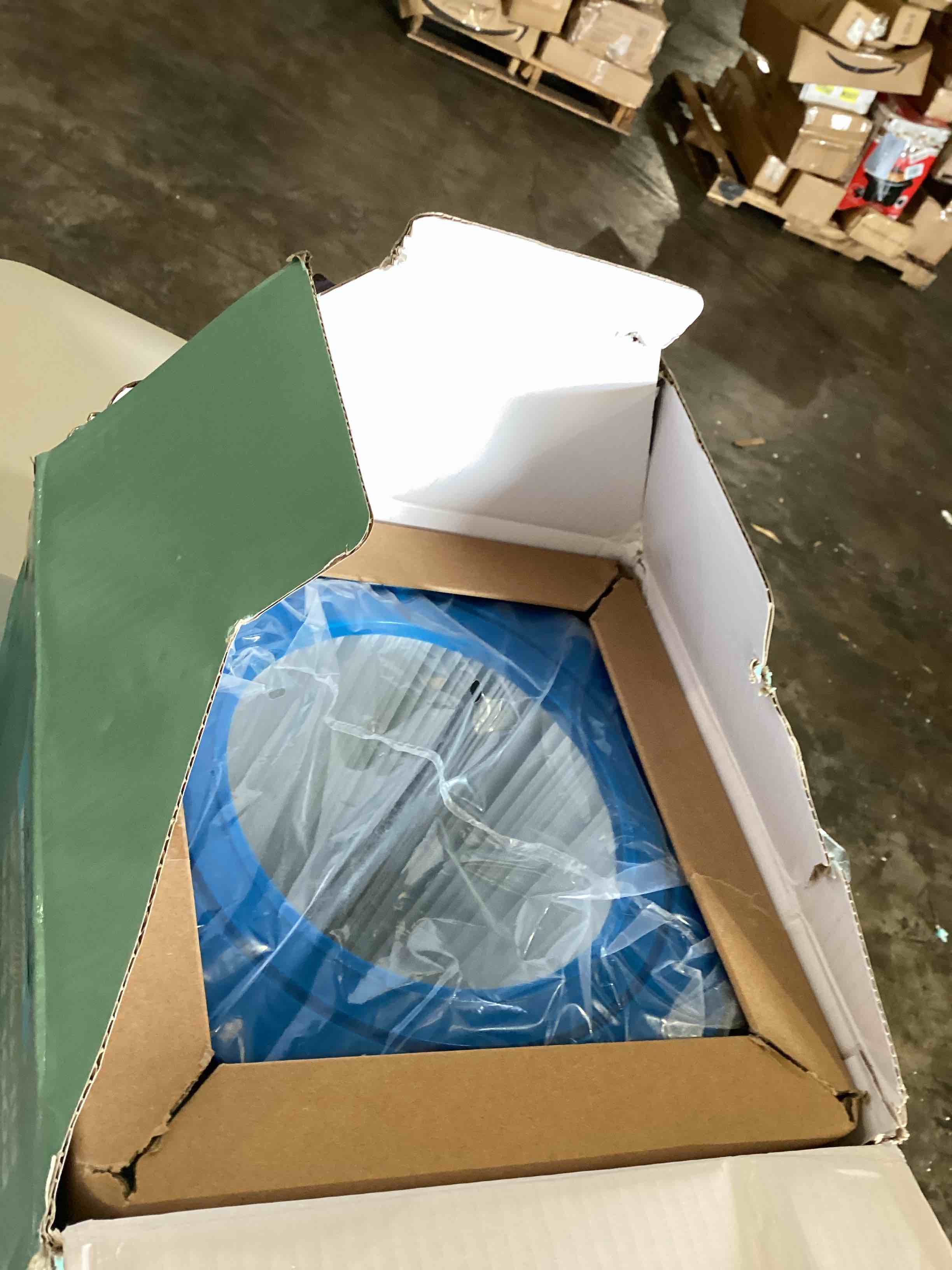 https://s3.amazonaws.com/lotting-images-prod/bidfta/BLU5999184_1727103626634.jpeg