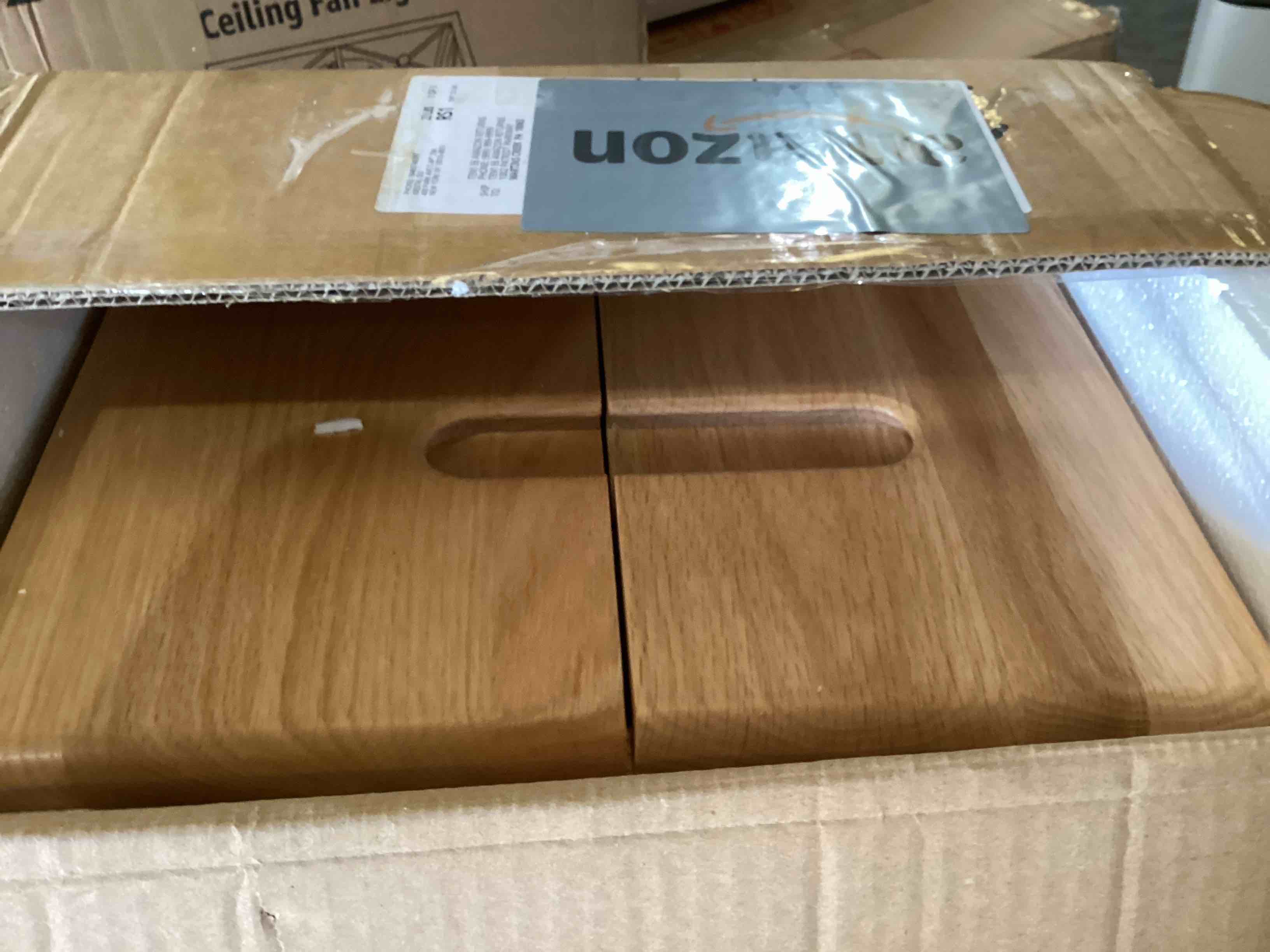 https://s3.amazonaws.com/lotting-images-prod/bidfta/BLU5999203_1727112413459.jpeg