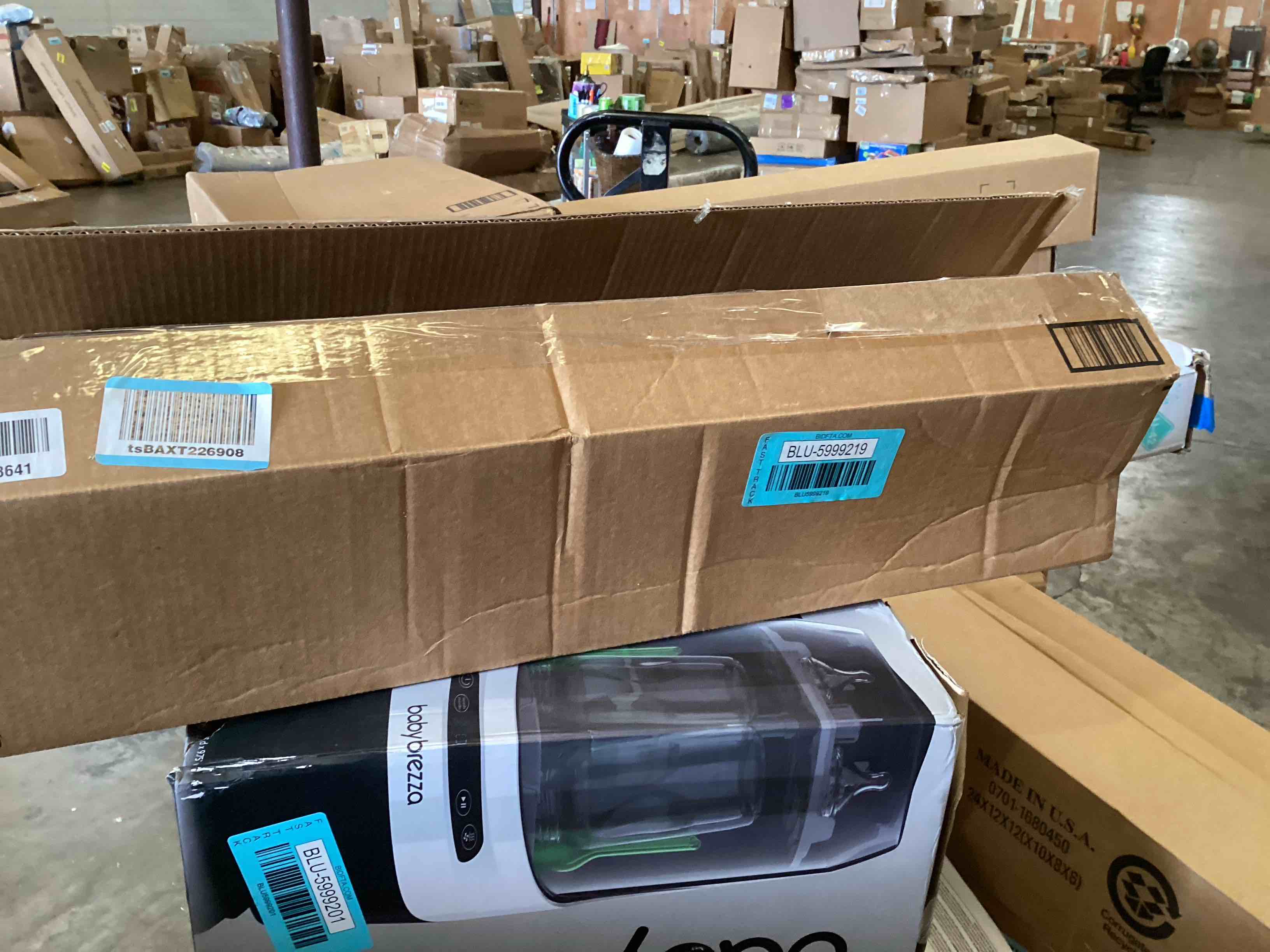 https://s3.amazonaws.com/lotting-images-prod/bidfta/BLU5999219_1727113195854.jpeg