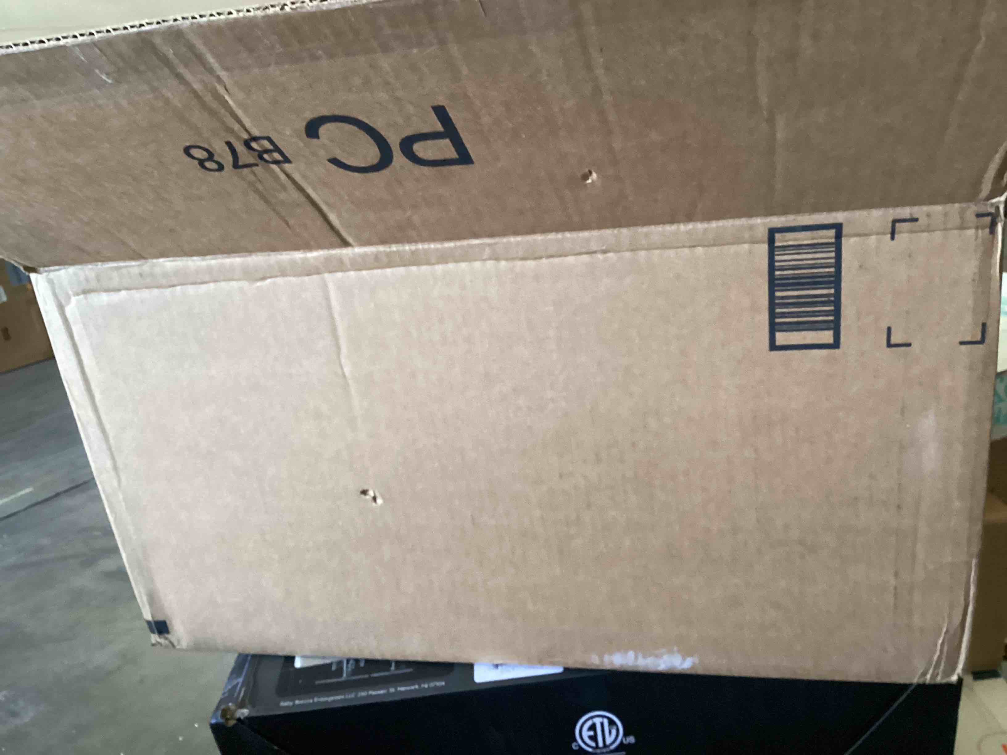 https://s3.amazonaws.com/lotting-images-prod/bidfta/BLU5999222_1727113710328.jpeg