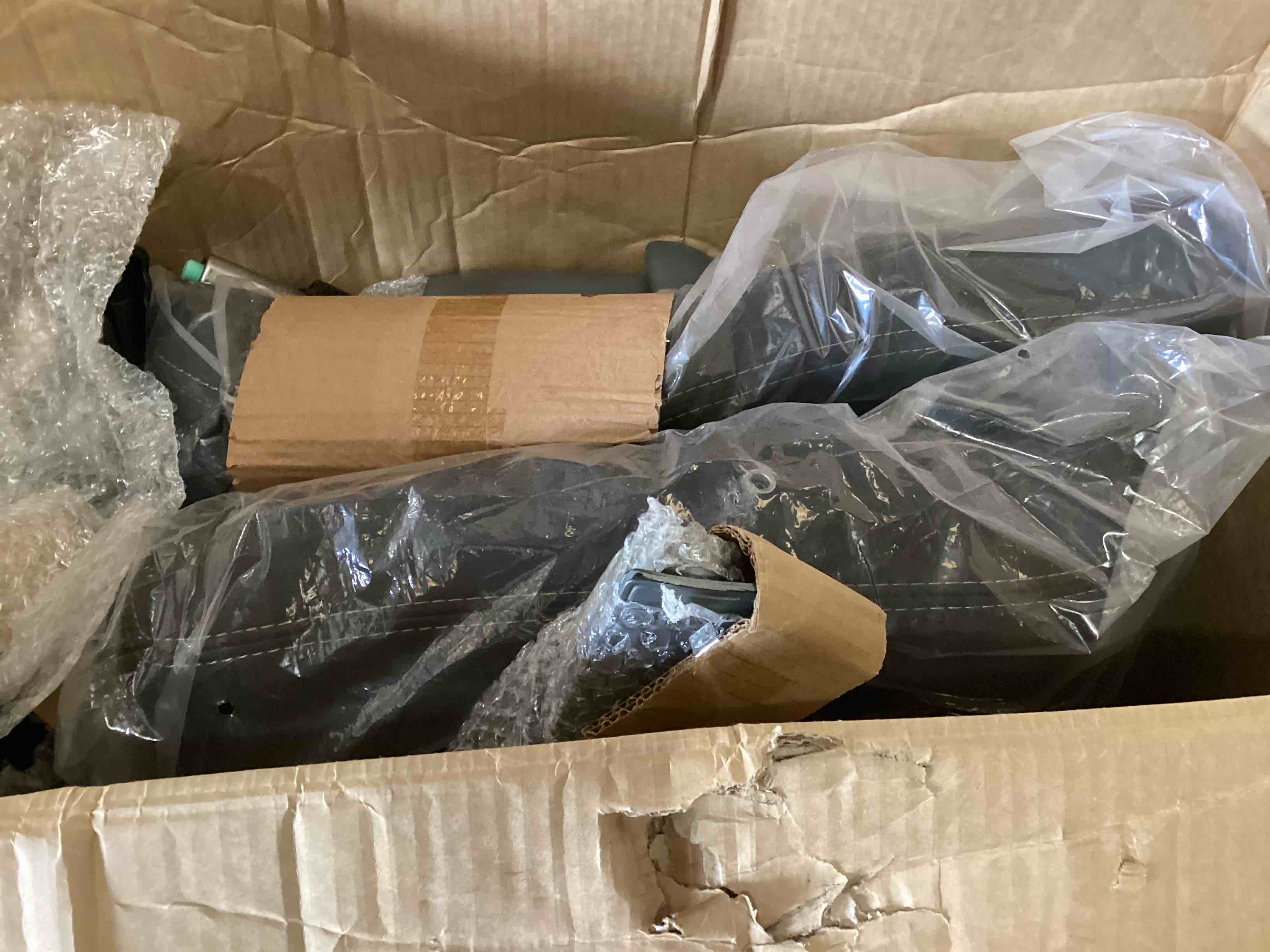 https://s3.amazonaws.com/lotting-images-prod/bidfta/BLU5999525_1727363634009.jpeg