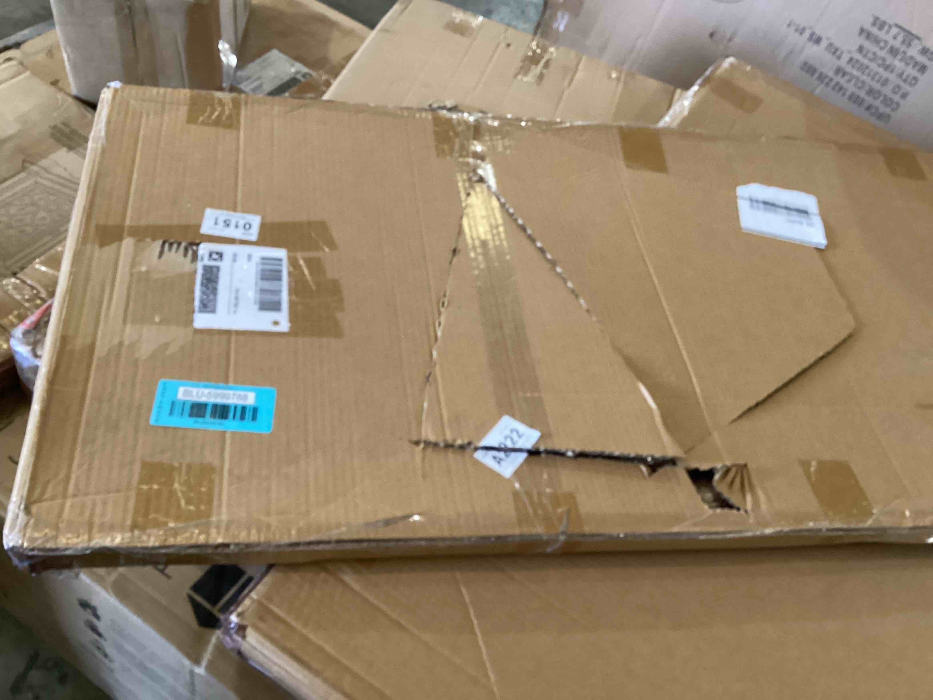 https://s3.amazonaws.com/lotting-images-prod/bidfta/BLU5999788_1727723222196.jpeg