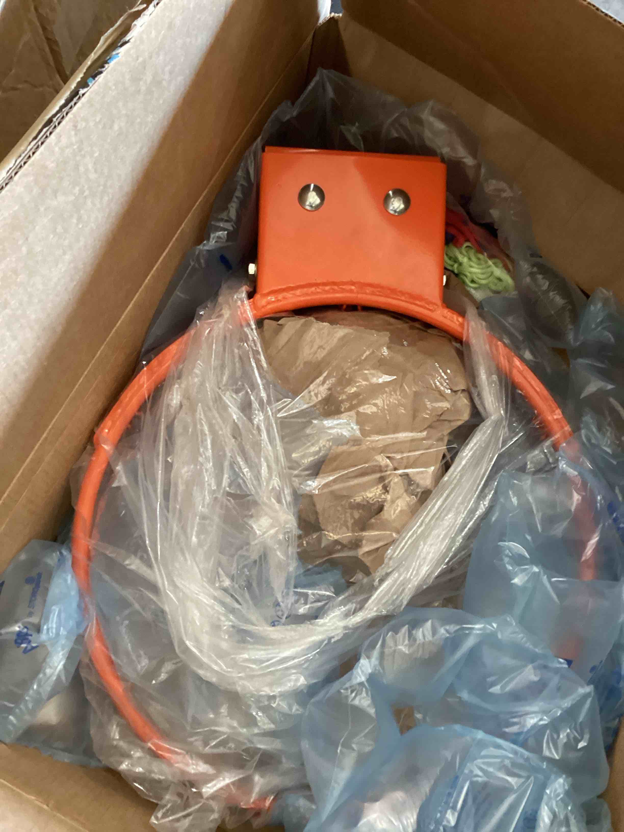 https://s3.amazonaws.com/lotting-images-prod/bidfta/BLU6000219_1728049292125.jpeg