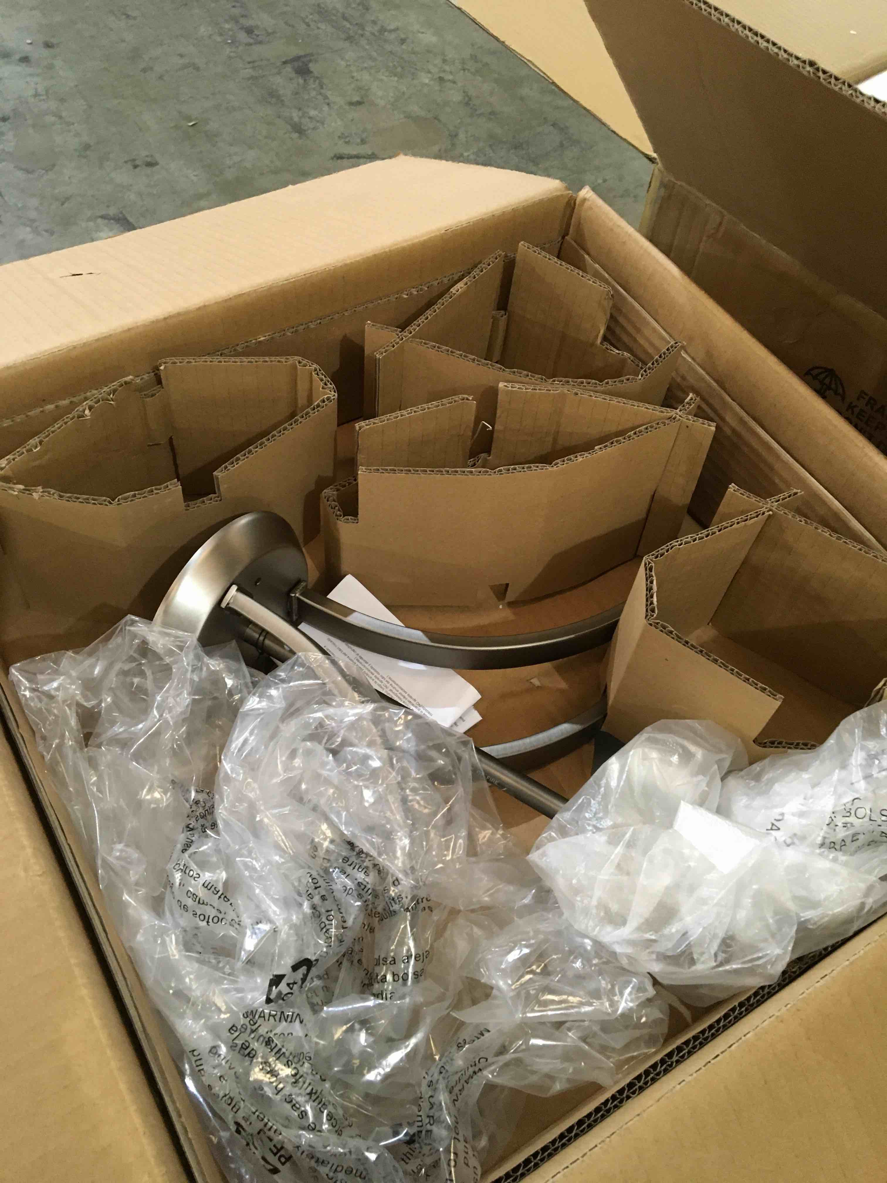 https://s3.amazonaws.com/lotting-images-prod/bidfta/BLU6003512_1715798693232.jpeg