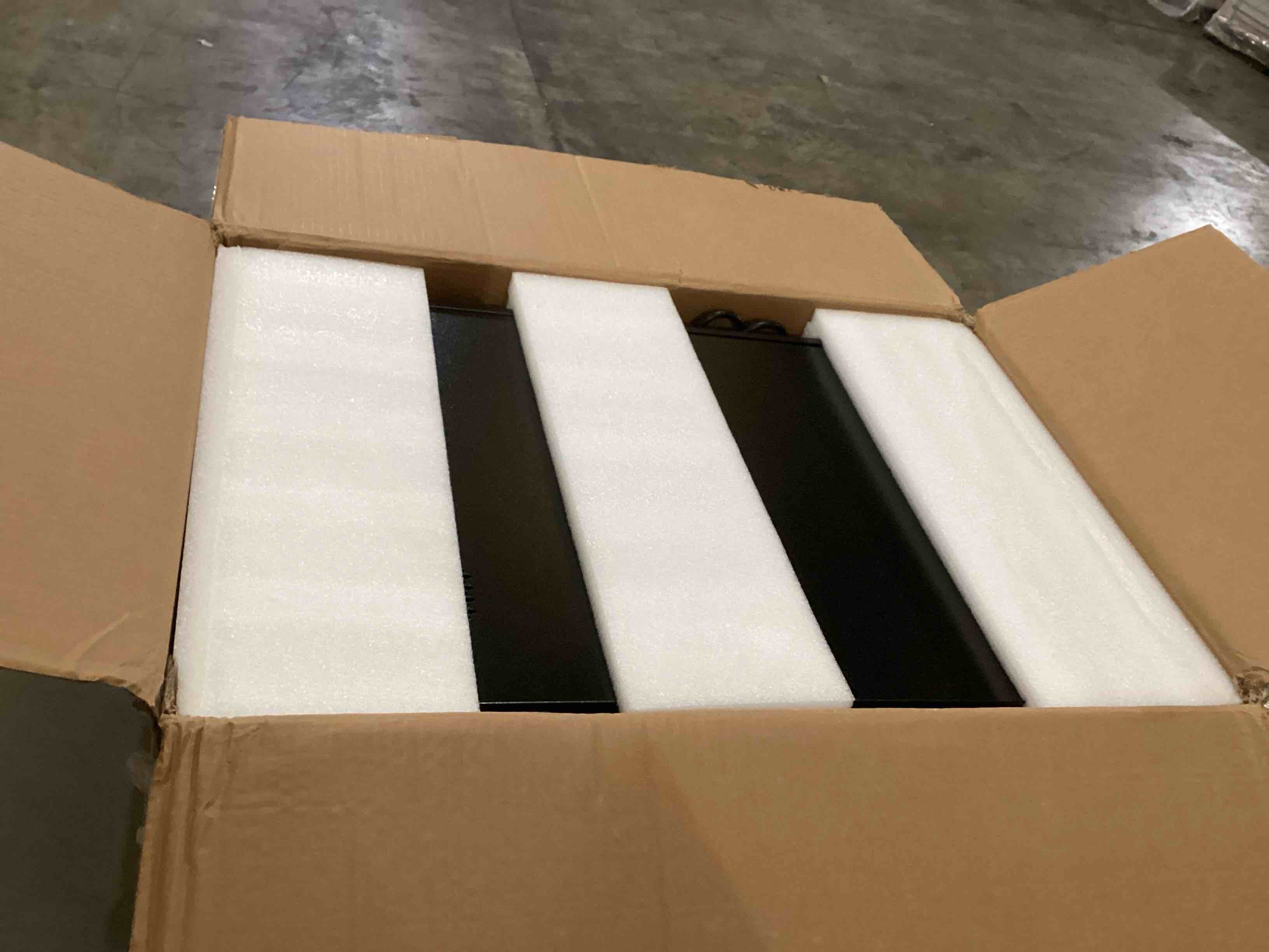 https://s3.amazonaws.com/lotting-images-prod/bidfta/BLU6004483_1718049376610.jpeg
