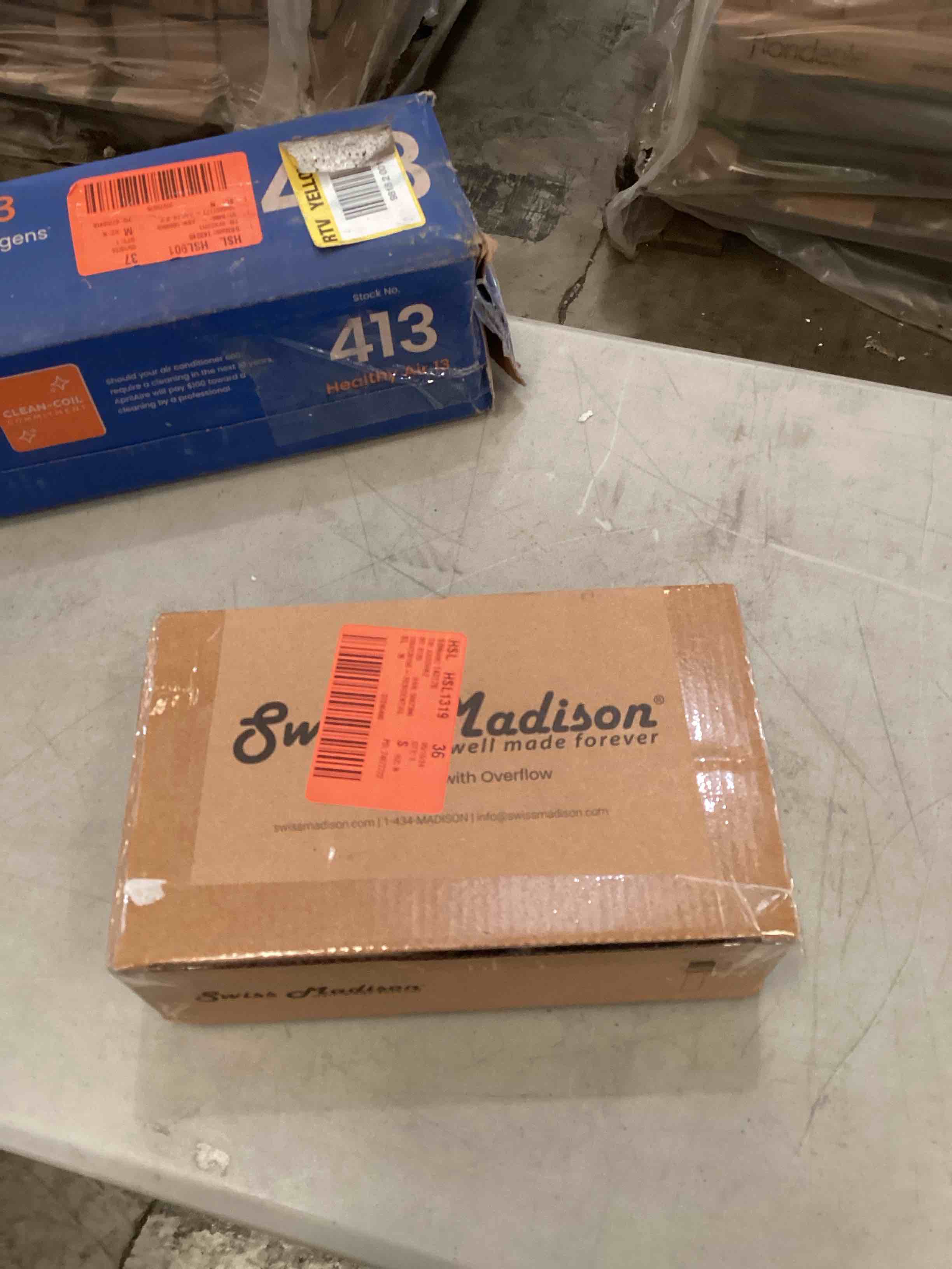 https://s3.amazonaws.com/lotting-images-prod/bidfta/BLU6004526_1718131590382.jpeg