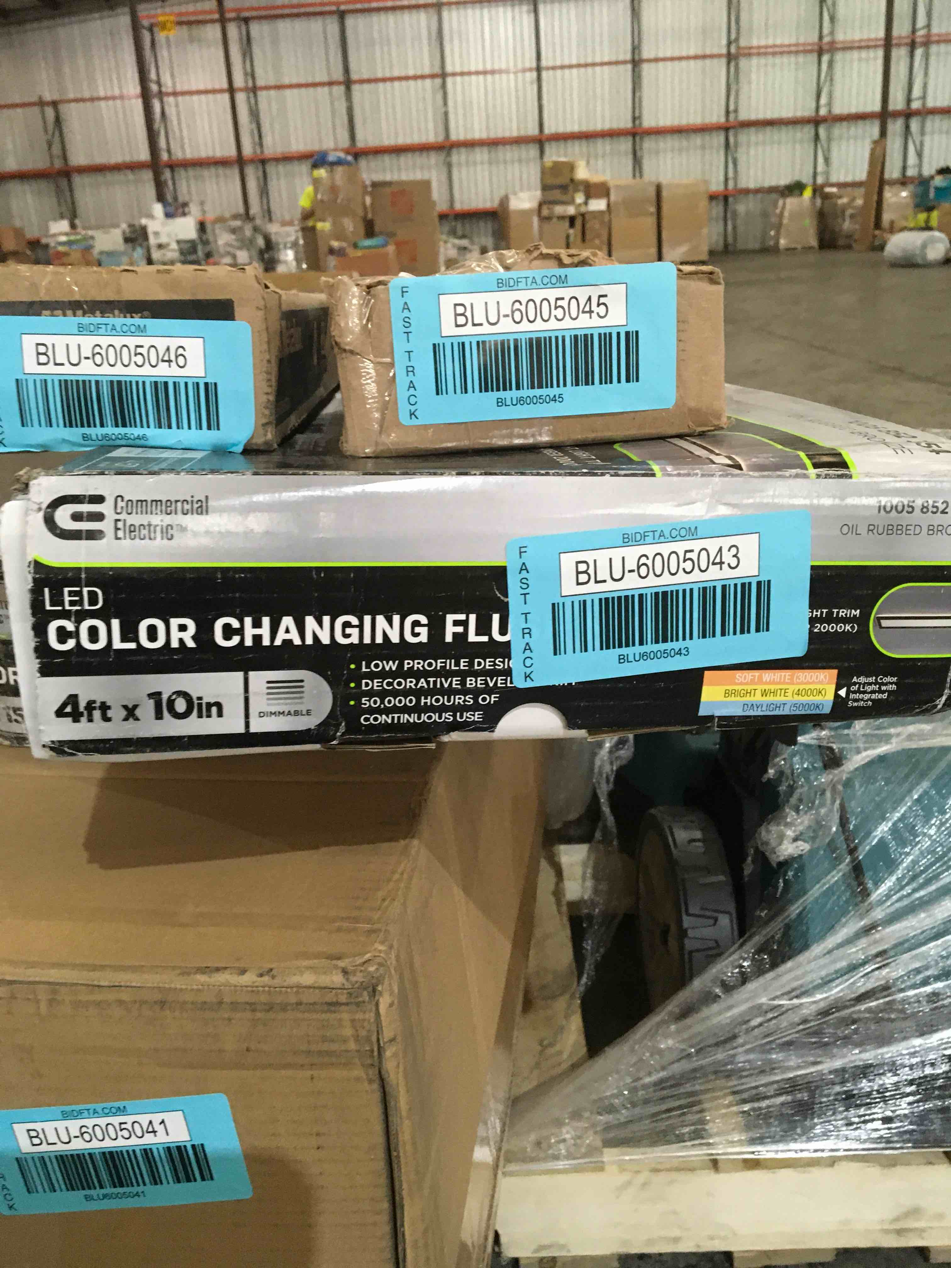 https://s3.amazonaws.com/lotting-images-prod/bidfta/BLU6005044_1716399339520.jpeg