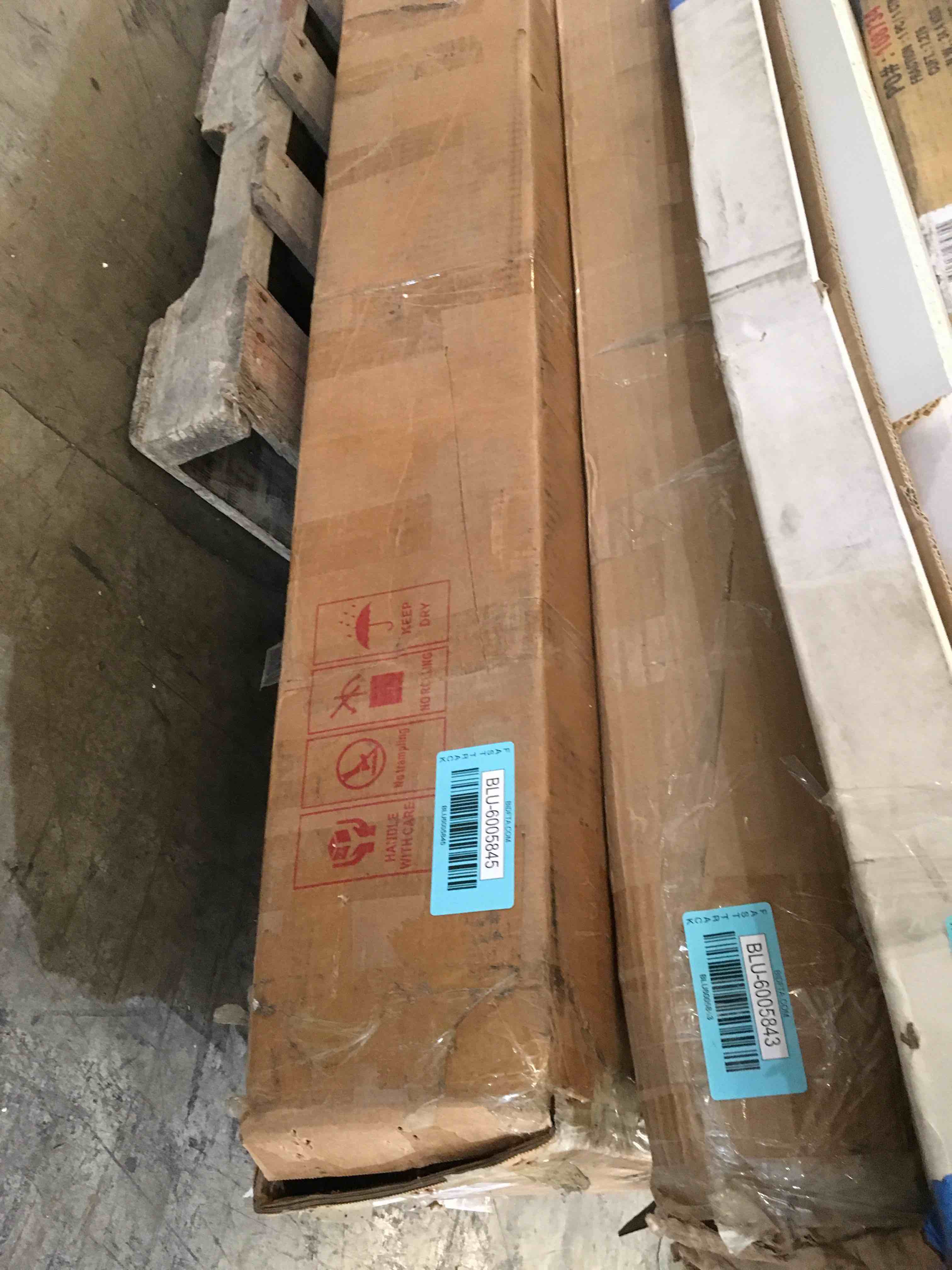 https://s3.amazonaws.com/lotting-images-prod/bidfta/BLU6005845_1718636710308.jpeg