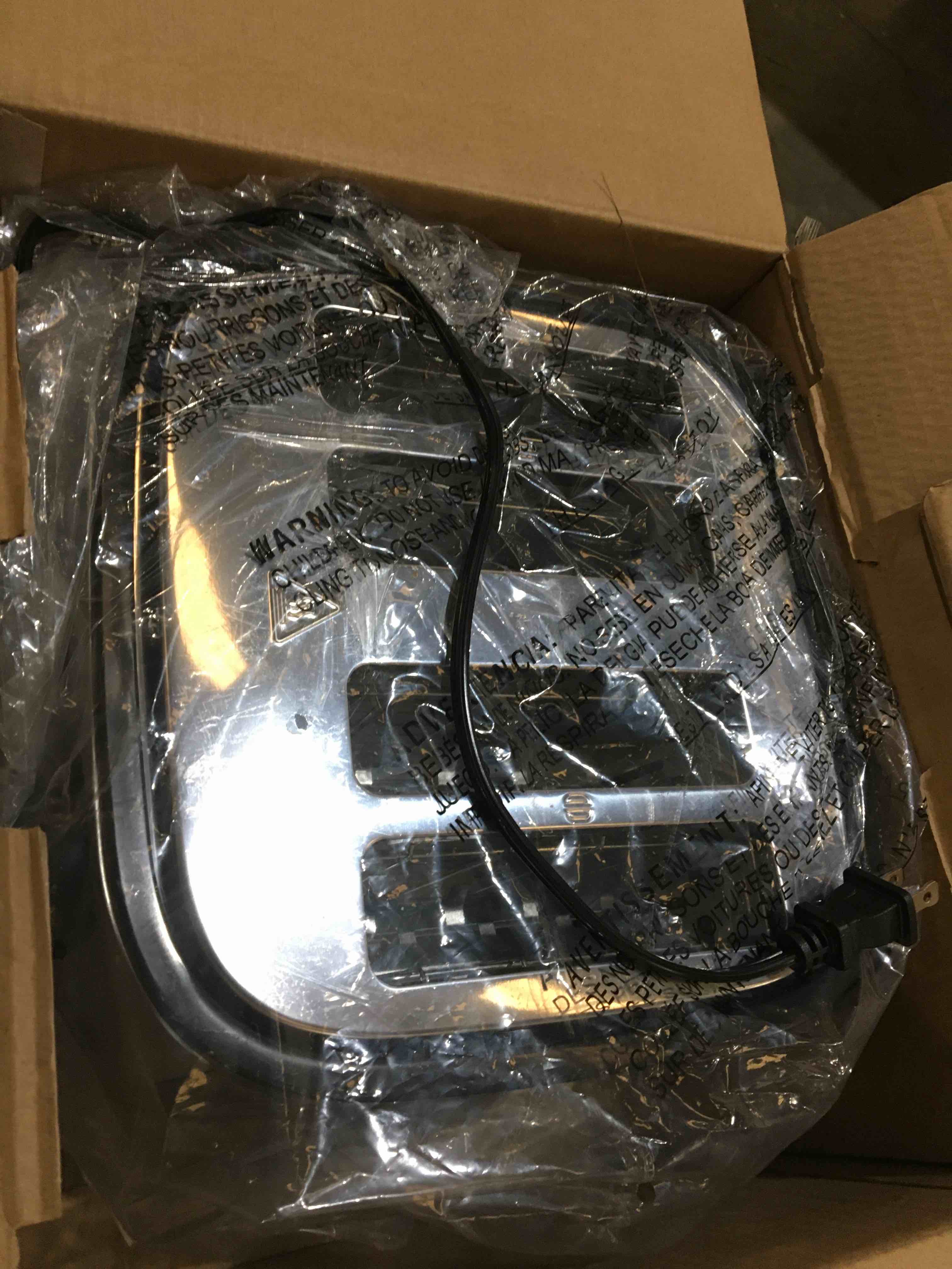 https://s3.amazonaws.com/lotting-images-prod/bidfta/BLU6006526_1722525775113.jpeg