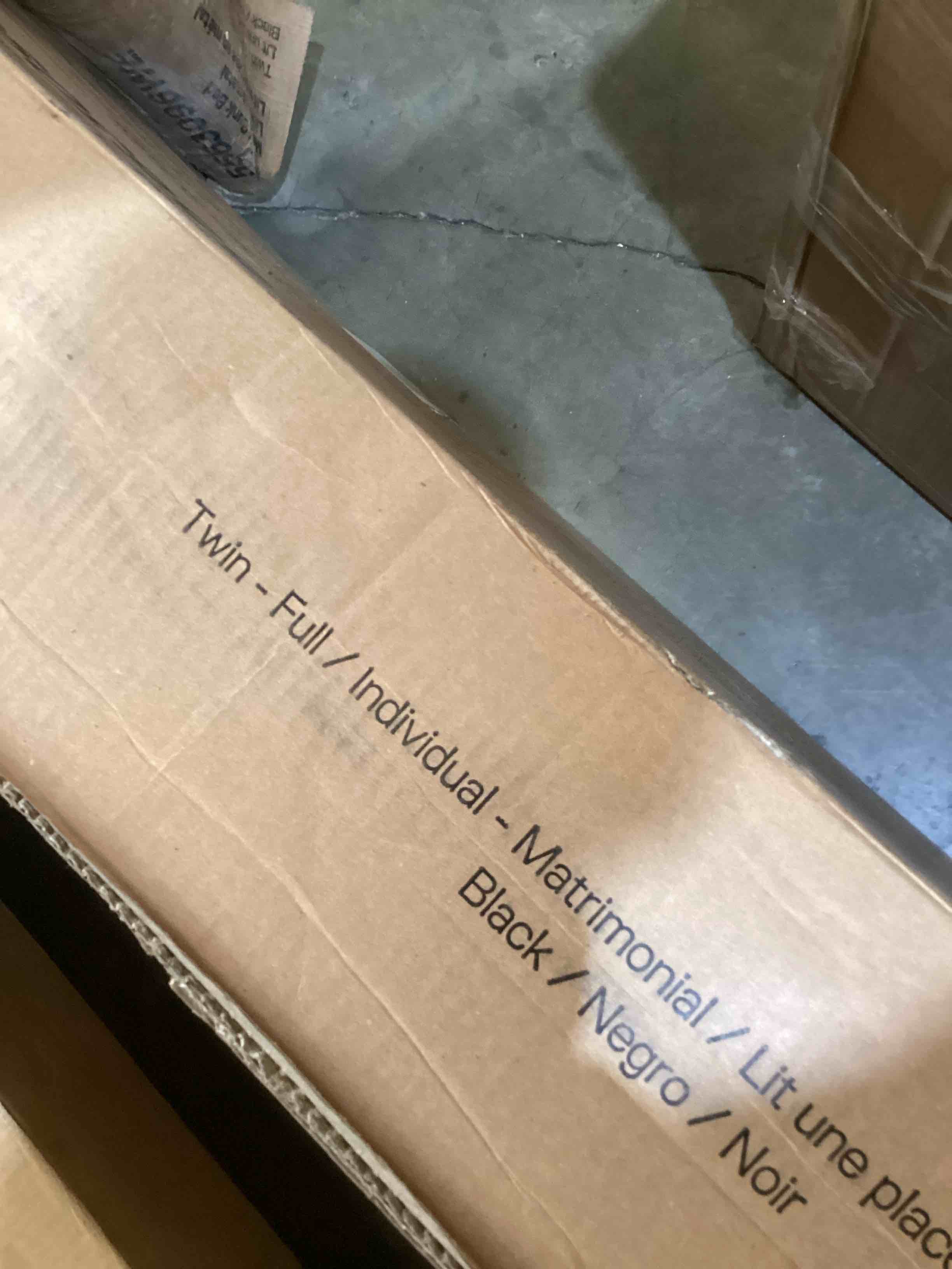 https://s3.amazonaws.com/lotting-images-prod/bidfta/BLU6007449_1723743597817.jpeg