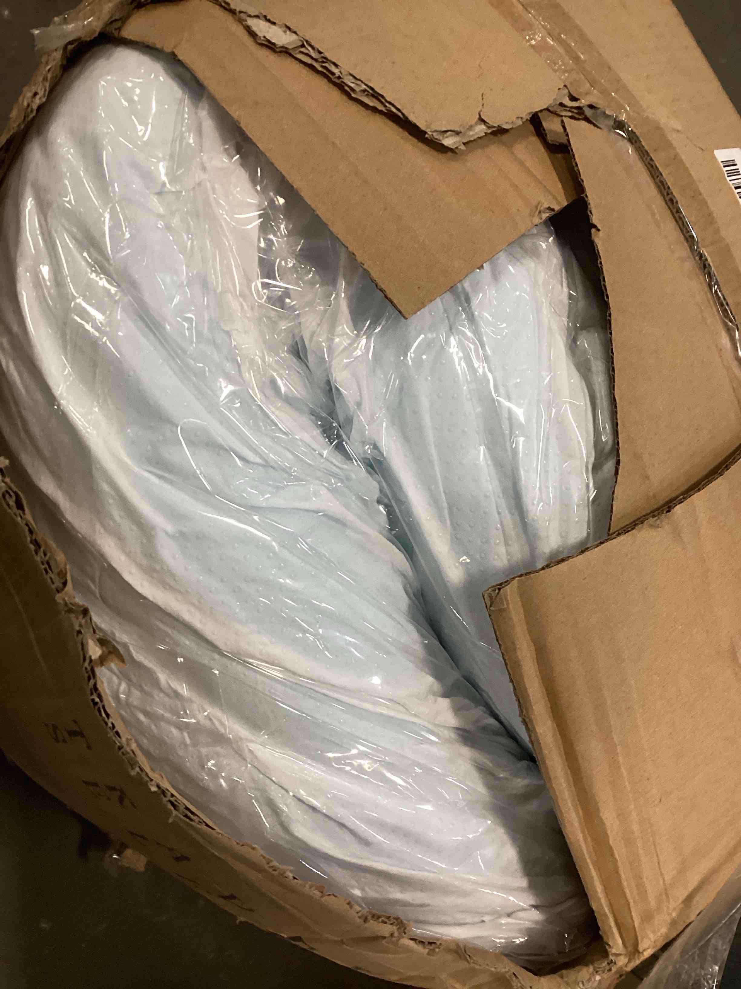 https://s3.amazonaws.com/lotting-images-prod/bidfta/BLU6008644_1708261859661.jpeg