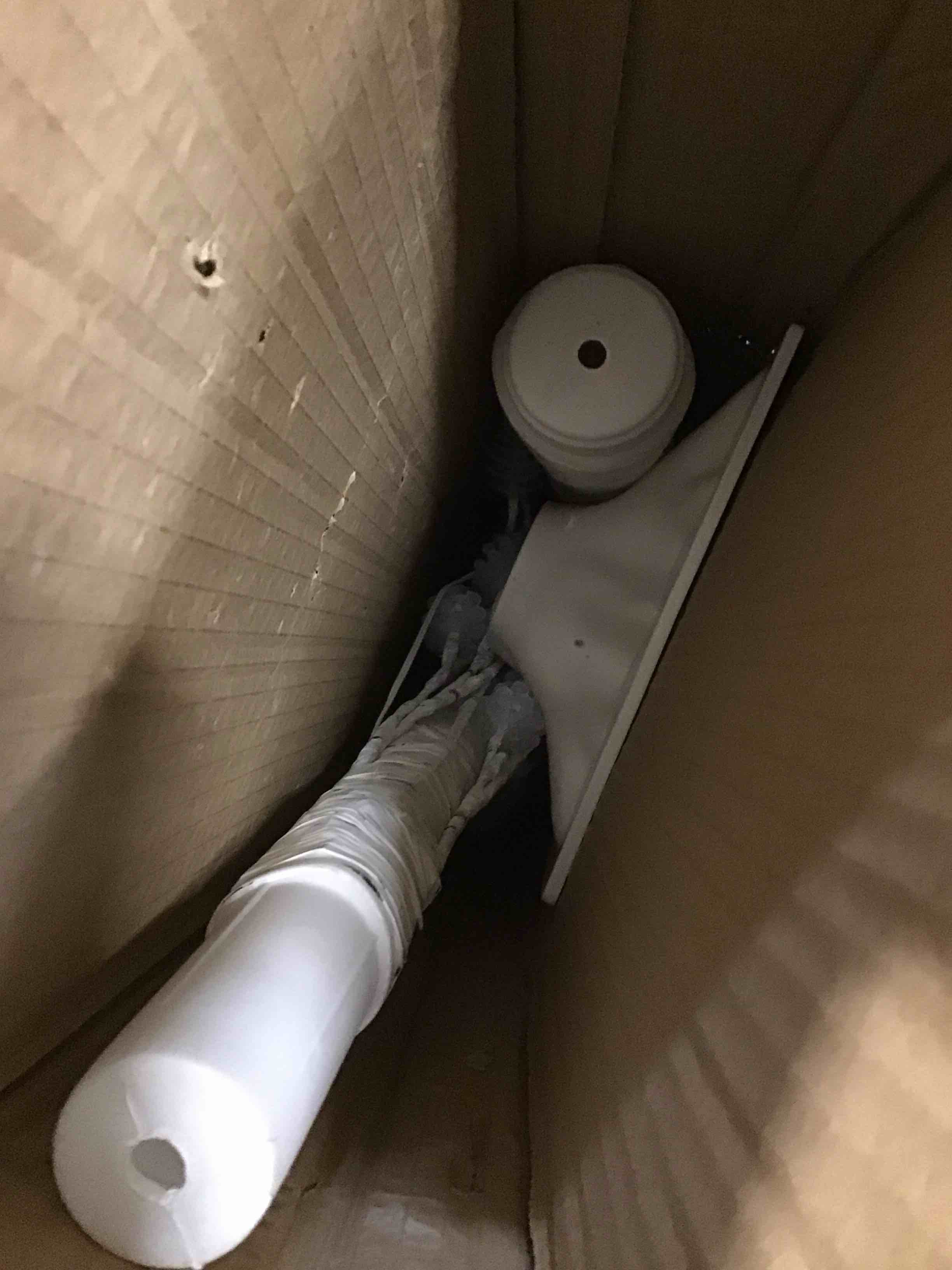 https://s3.amazonaws.com/lotting-images-prod/bidfta/BLU6009068_1708519638705.jpeg