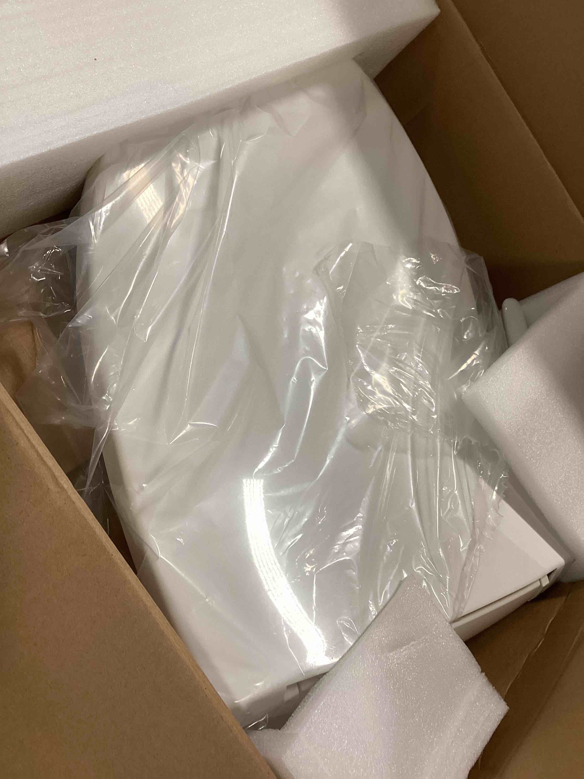 https://s3.amazonaws.com/lotting-images-prod/bidfta/BLU6009426_1708884185453.jpeg