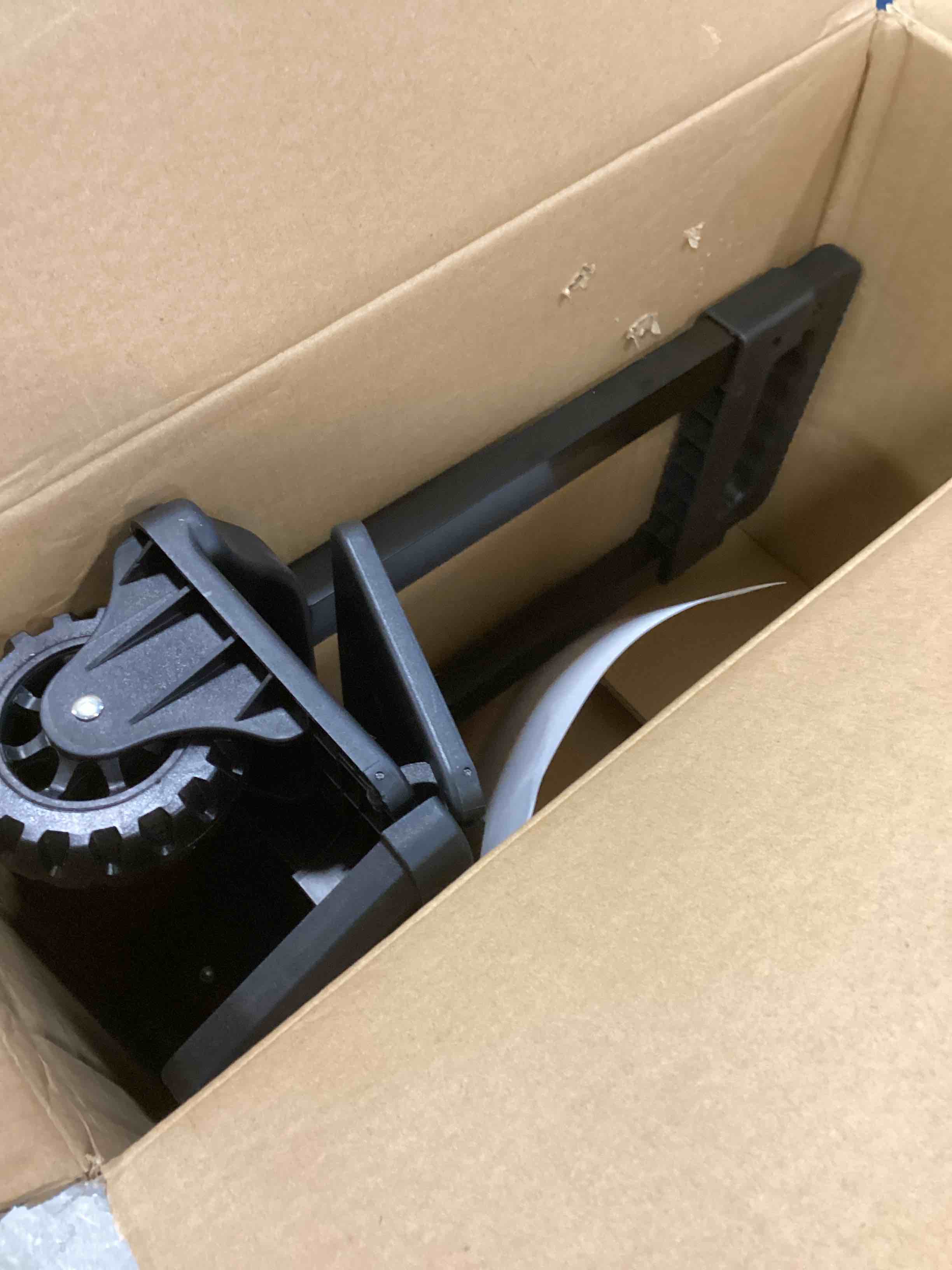 https://s3.amazonaws.com/lotting-images-prod/bidfta/BLU6009437_1708885277442.jpeg
