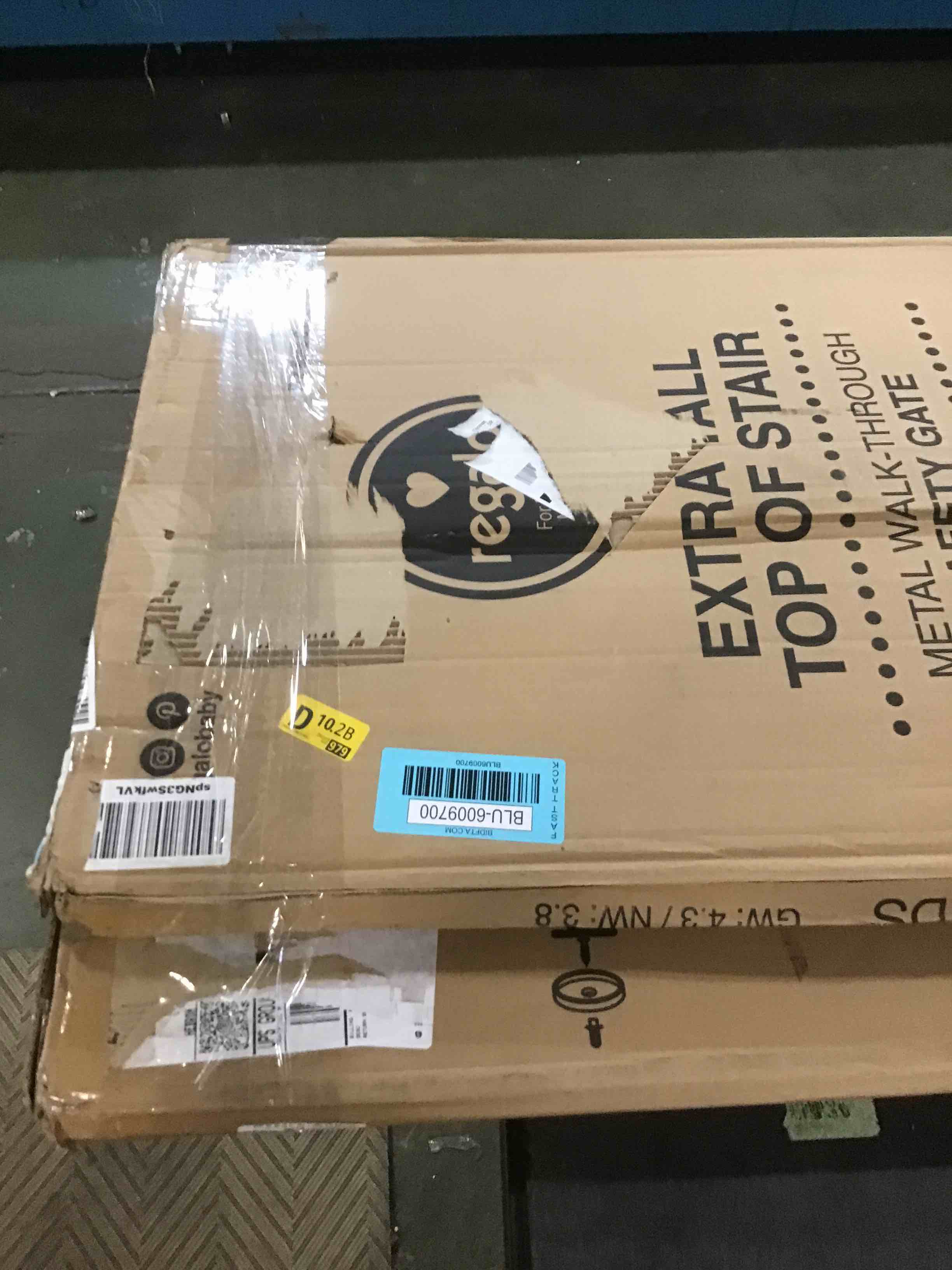 https://s3.amazonaws.com/lotting-images-prod/bidfta/BLU6009700_1708521196362.jpeg