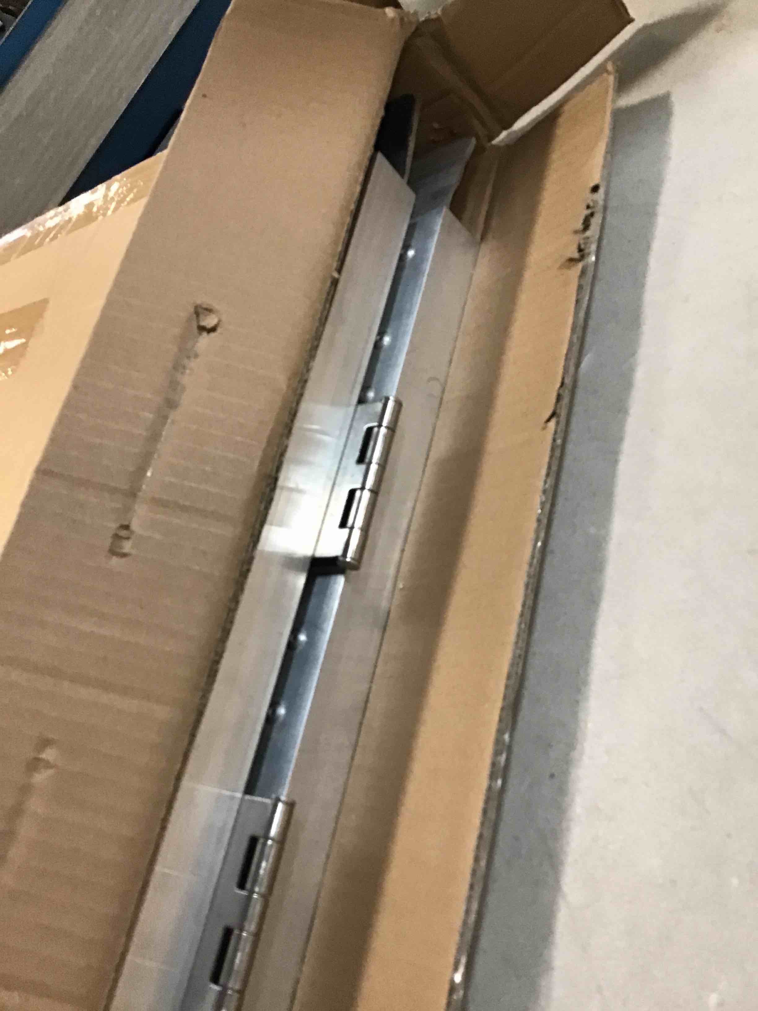 https://s3.amazonaws.com/lotting-images-prod/bidfta/BLU6010741_1709050301342.jpeg