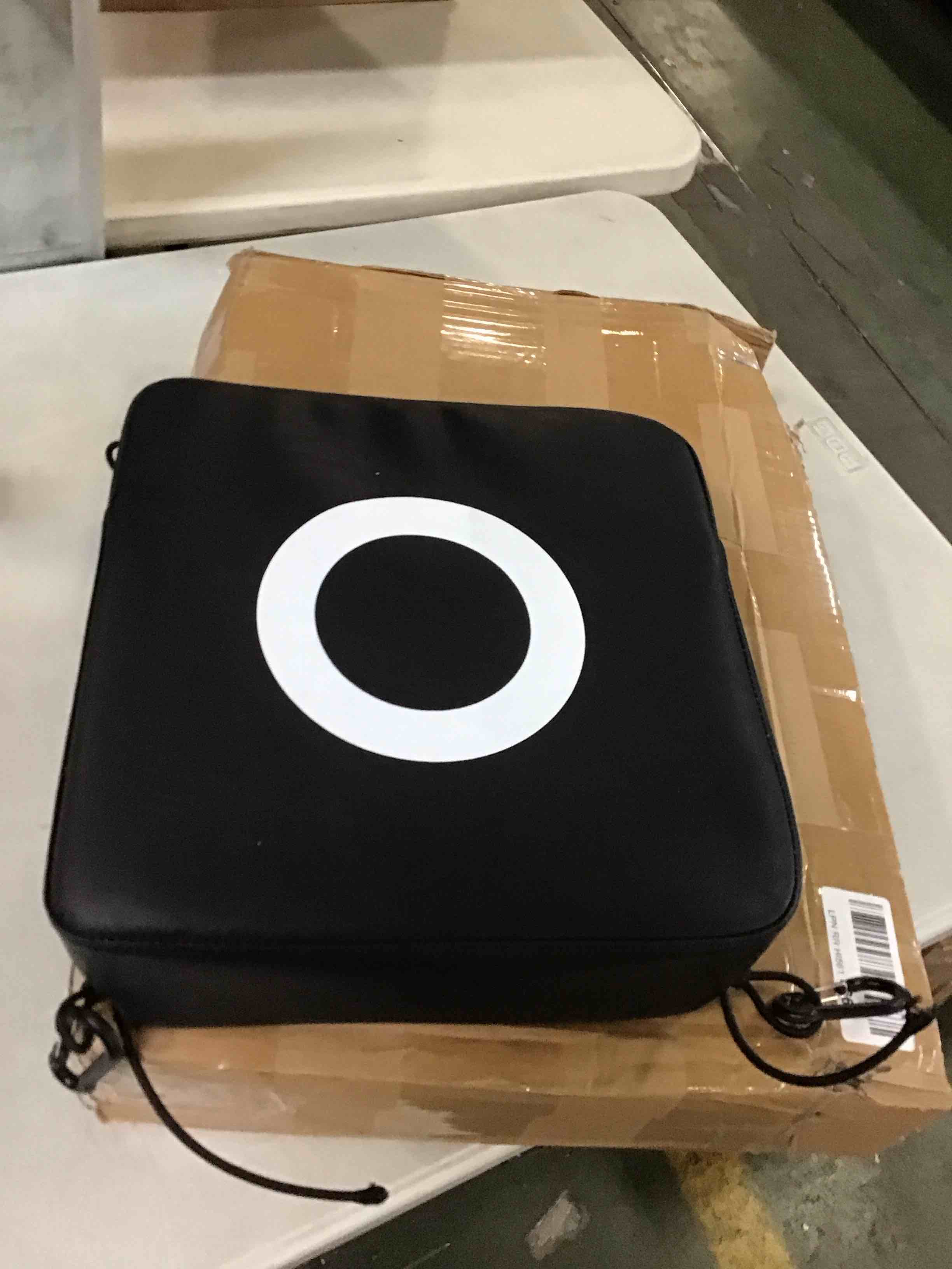 https://s3.amazonaws.com/lotting-images-prod/bidfta/BLU6011356_1708102496159.jpeg