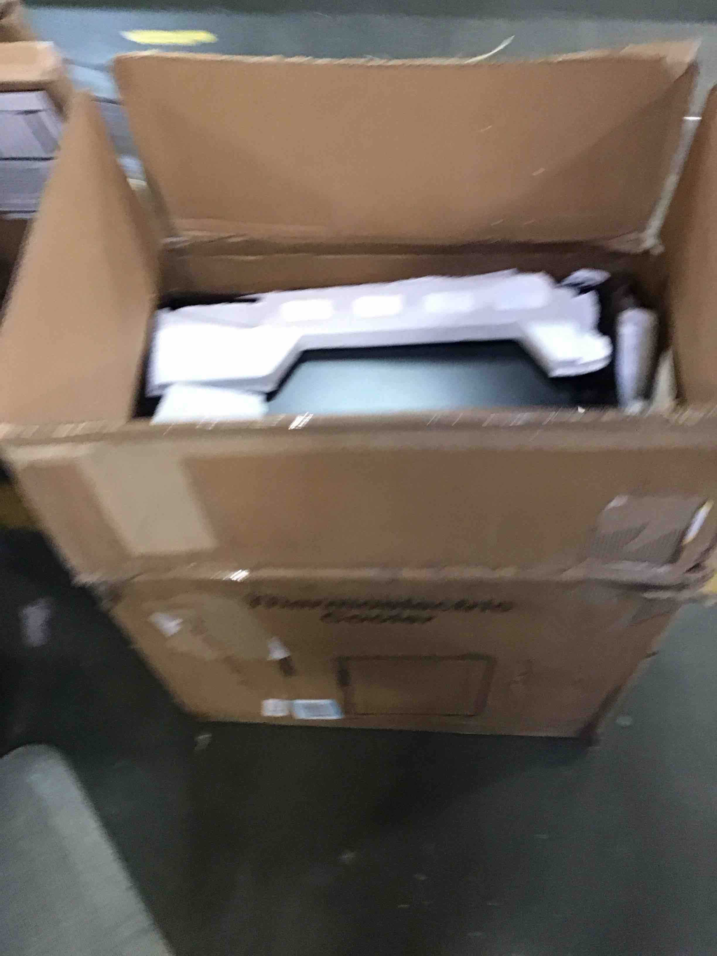 https://s3.amazonaws.com/lotting-images-prod/bidfta/BLU6011424_1708115504888.jpeg