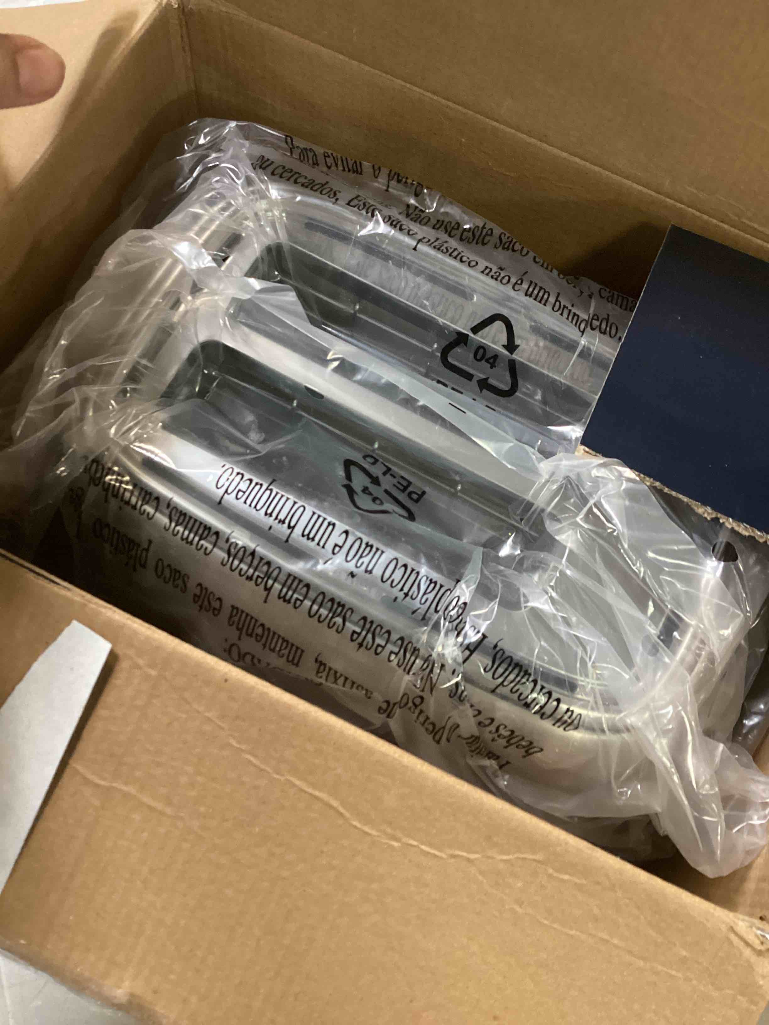 https://s3.amazonaws.com/lotting-images-prod/bidfta/BLU6011594_1708363725762.jpeg