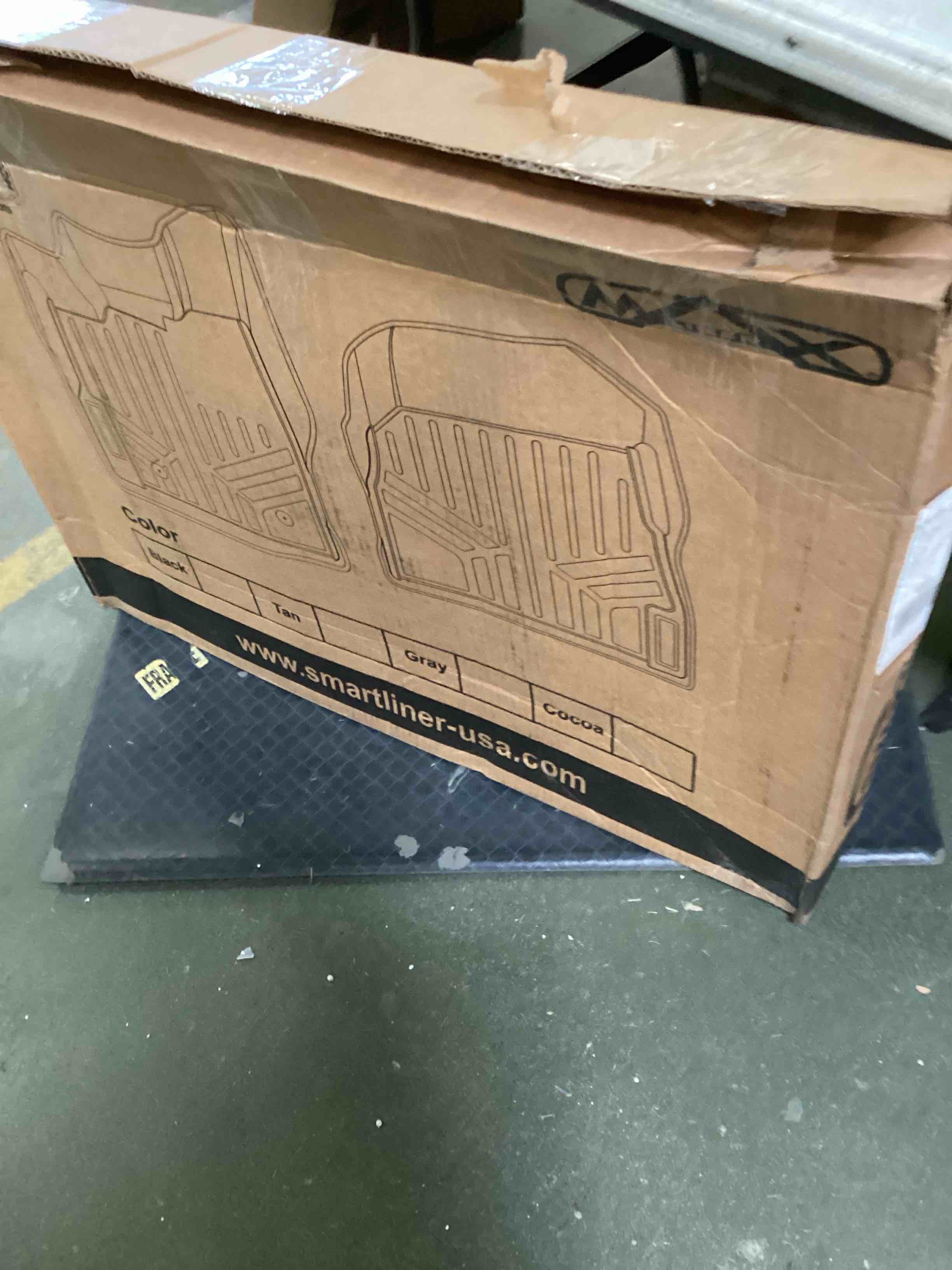 https://s3.amazonaws.com/lotting-images-prod/bidfta/BLU6011824_1708456669341.jpeg