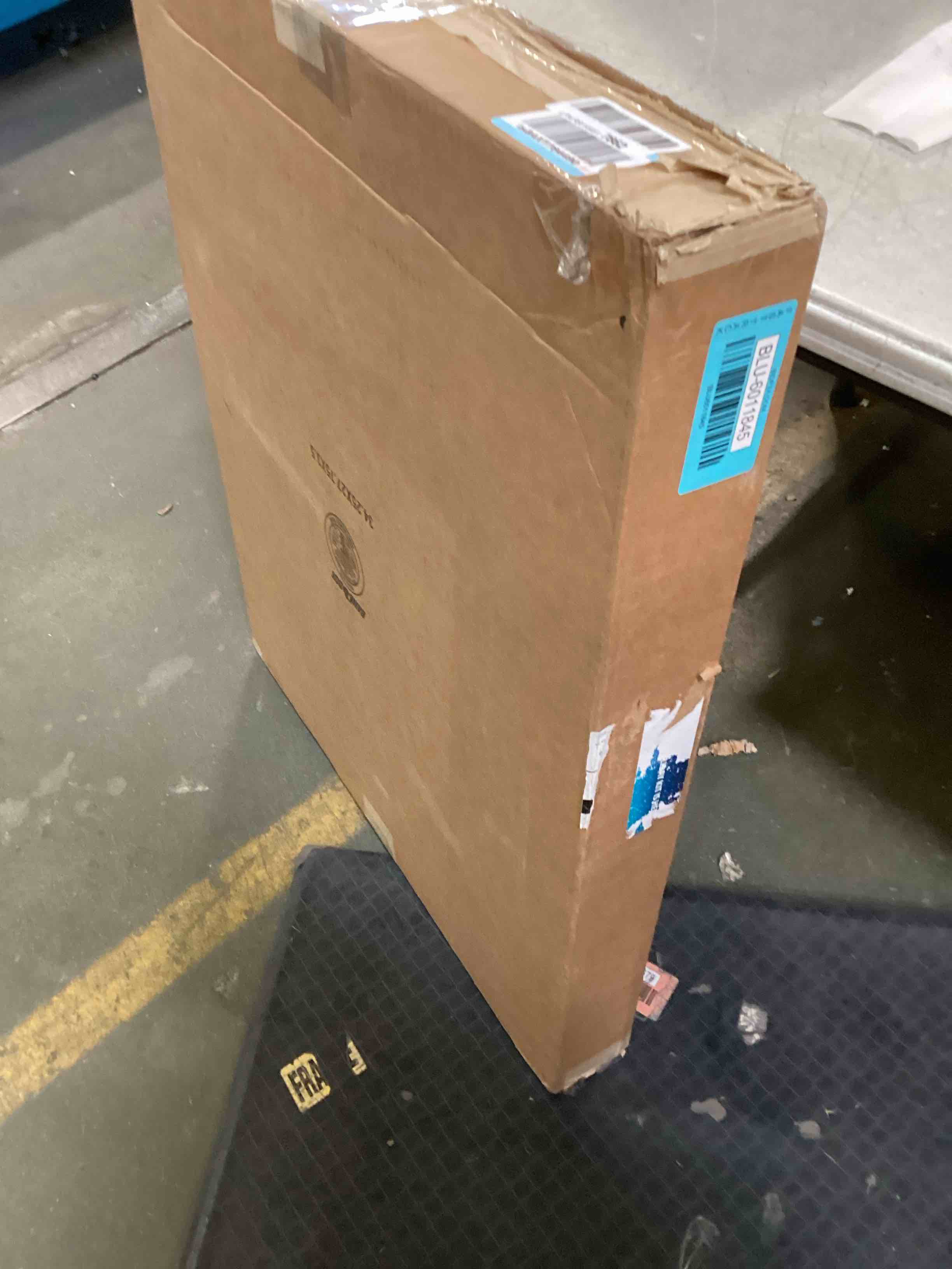 https://s3.amazonaws.com/lotting-images-prod/bidfta/BLU6011845_1708460614326.jpeg