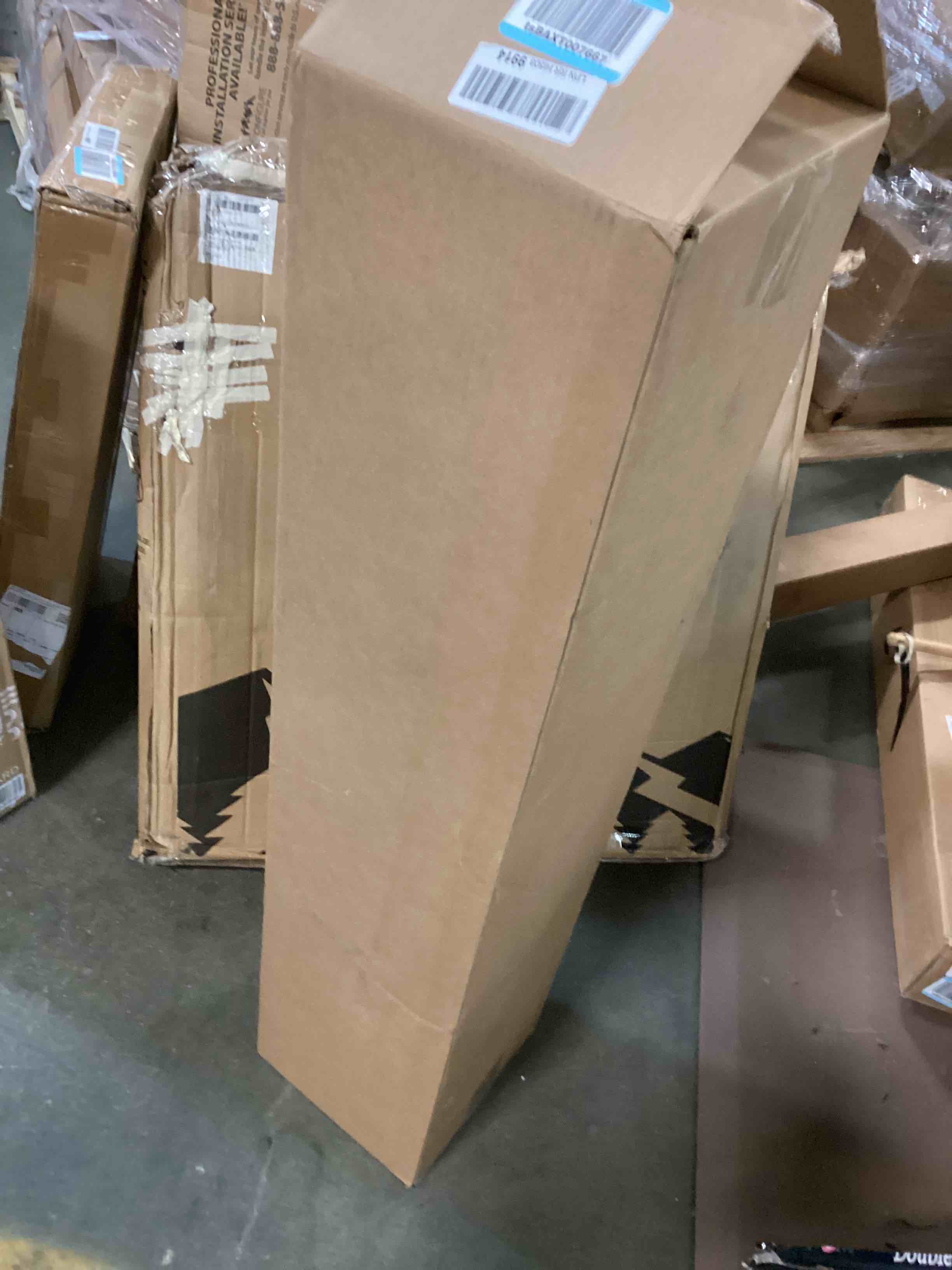 https://s3.amazonaws.com/lotting-images-prod/bidfta/BLU6011882_1708517938733.jpeg