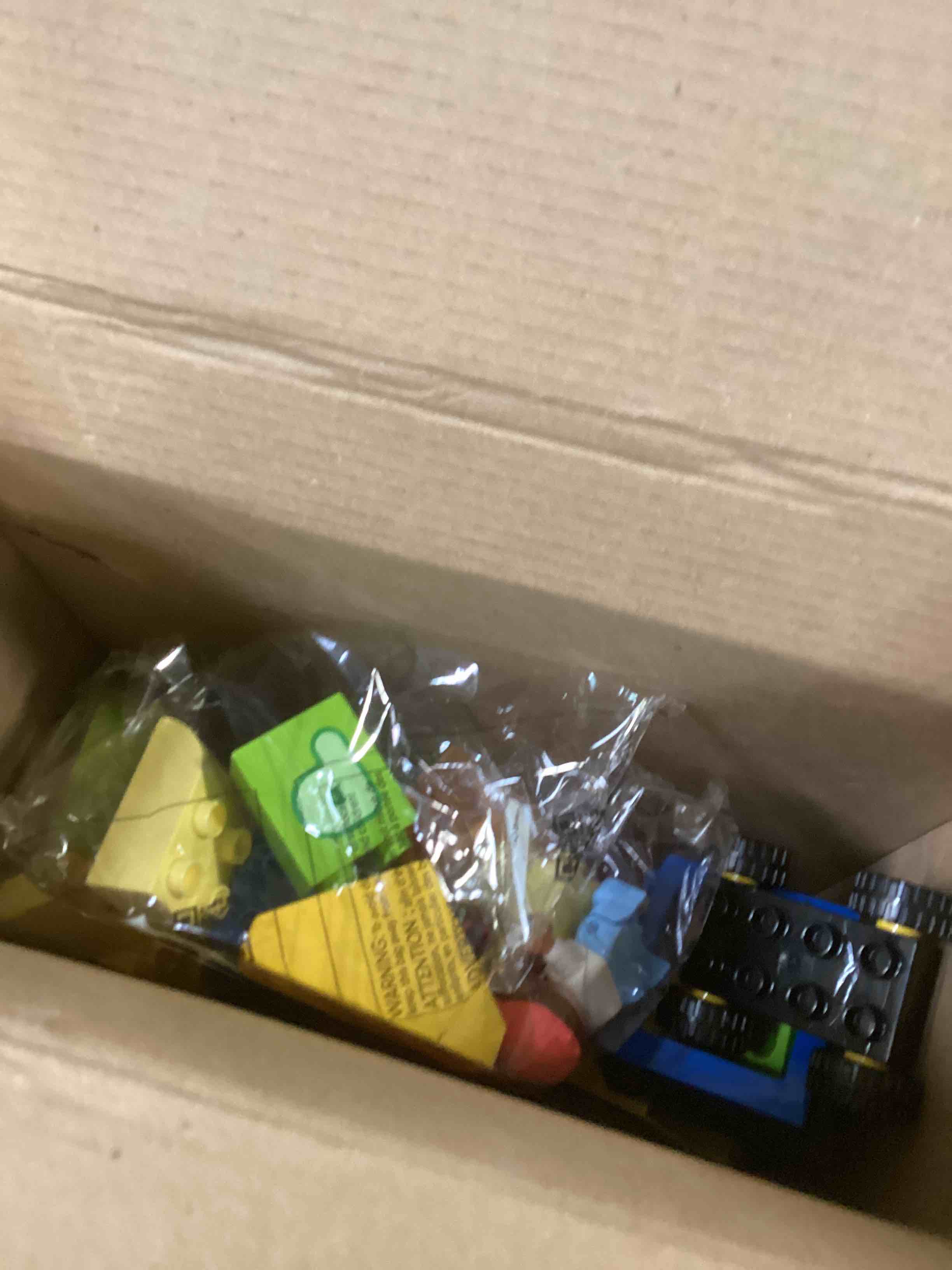 https://s3.amazonaws.com/lotting-images-prod/bidfta/BLU6011953_1708529080482.jpeg