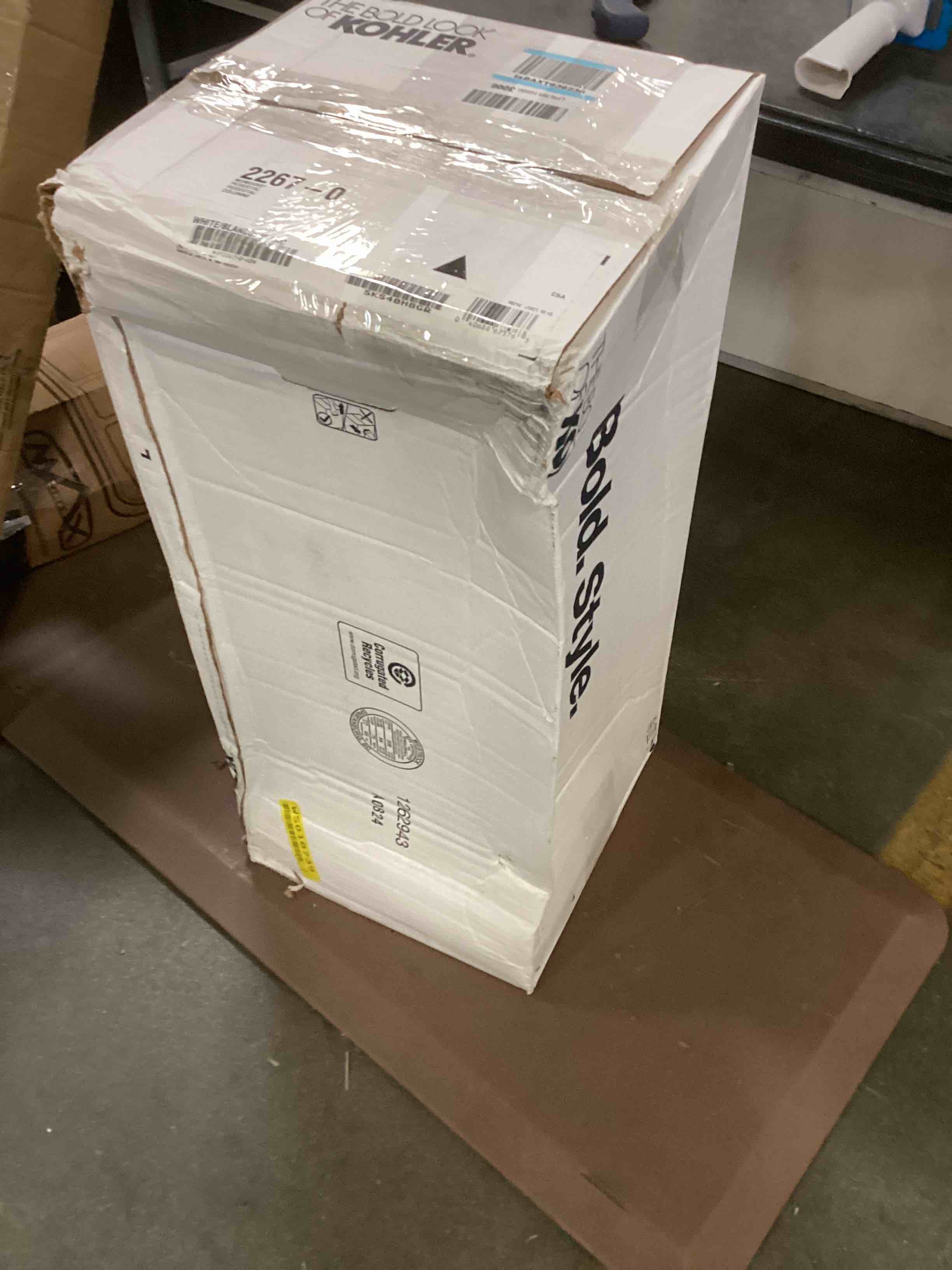 https://s3.amazonaws.com/lotting-images-prod/bidfta/BLU6011993_1708533818238.jpeg