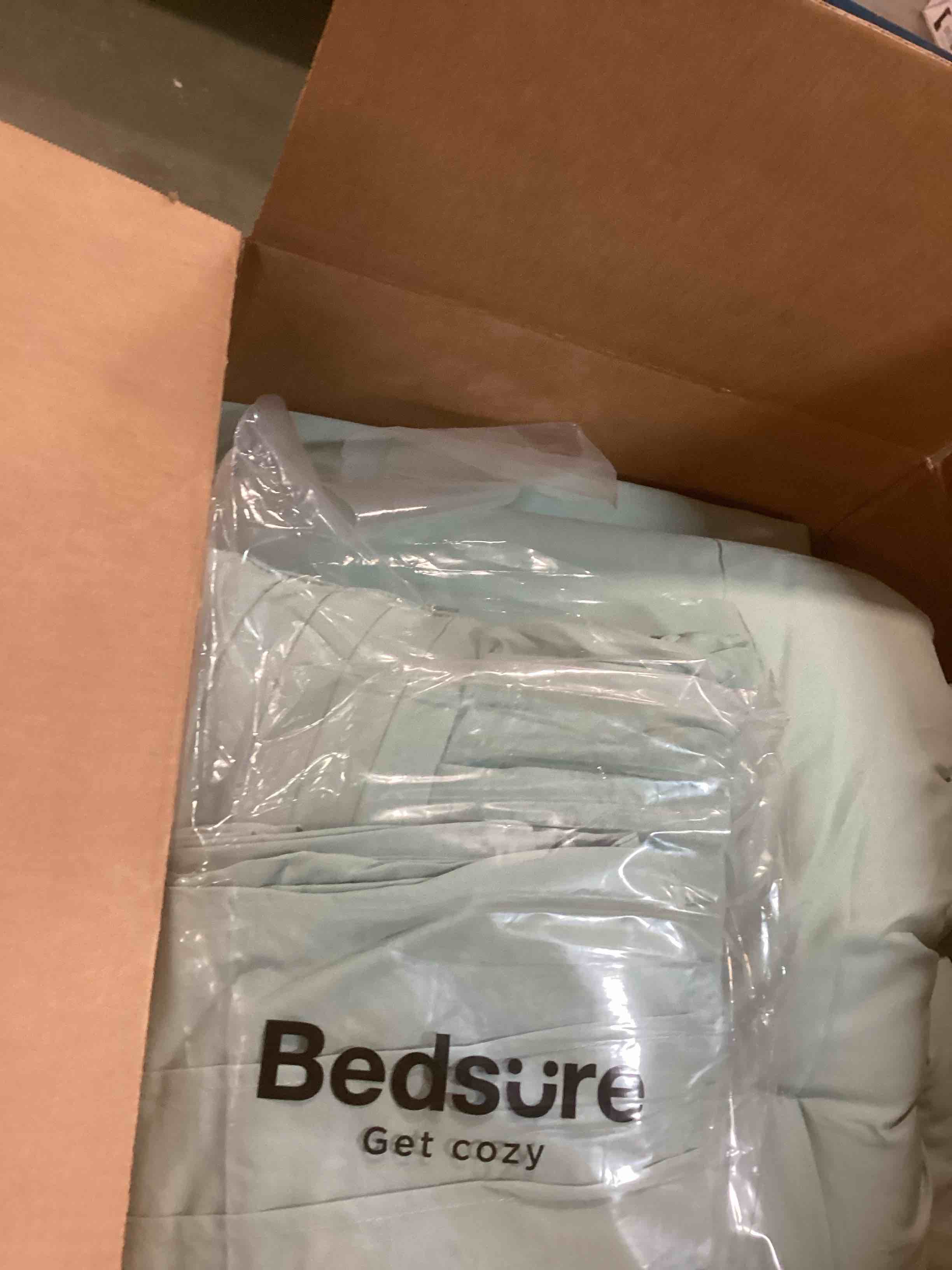 https://s3.amazonaws.com/lotting-images-prod/bidfta/BLU6012202_1708615422953.jpeg