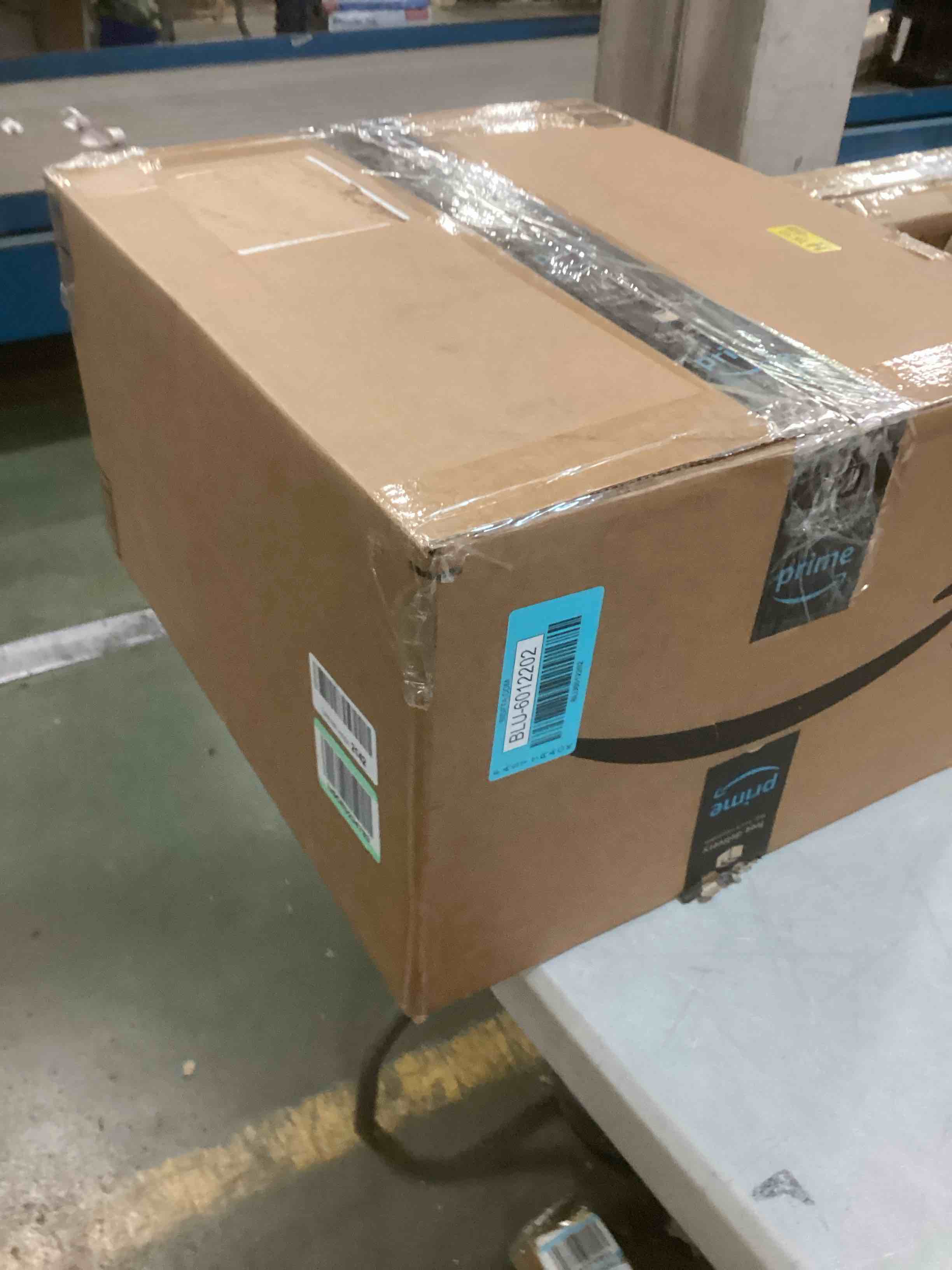 https://s3.amazonaws.com/lotting-images-prod/bidfta/BLU6012202_1708615438270.jpeg