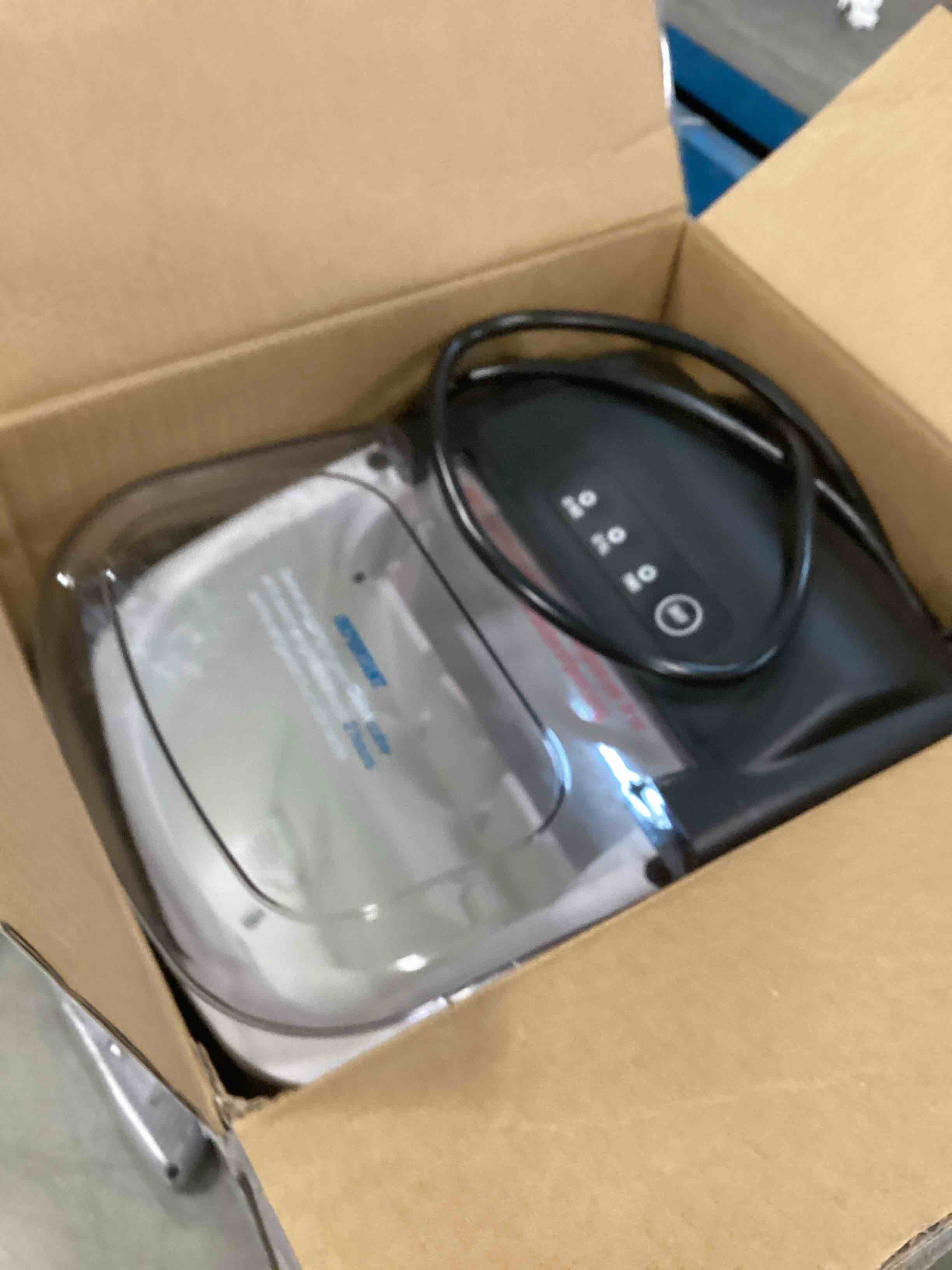 https://s3.amazonaws.com/lotting-images-prod/bidfta/BLU6012511_1708610081434.jpeg
