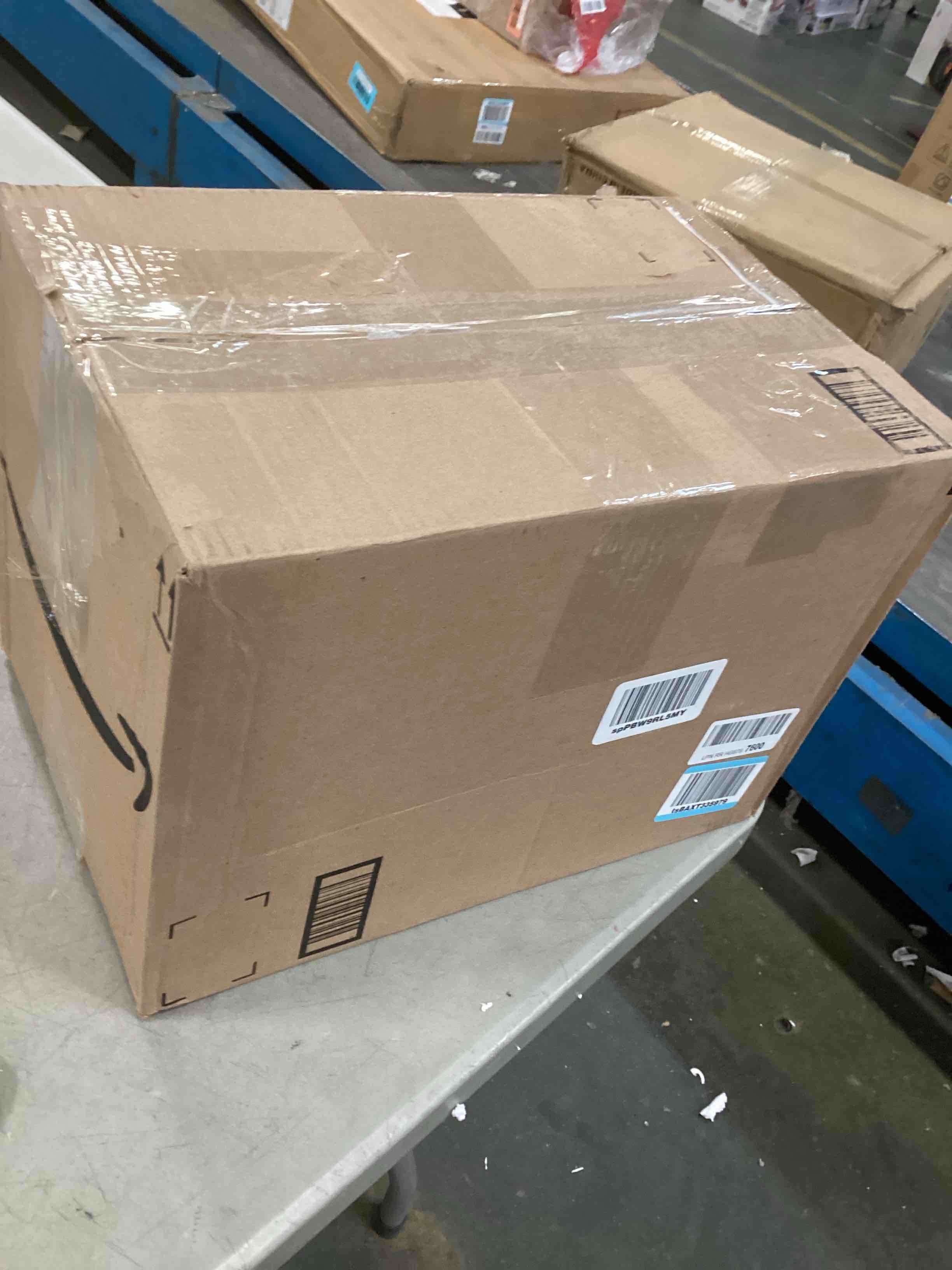 https://s3.amazonaws.com/lotting-images-prod/bidfta/BLU6012618_1708622336471.jpeg
