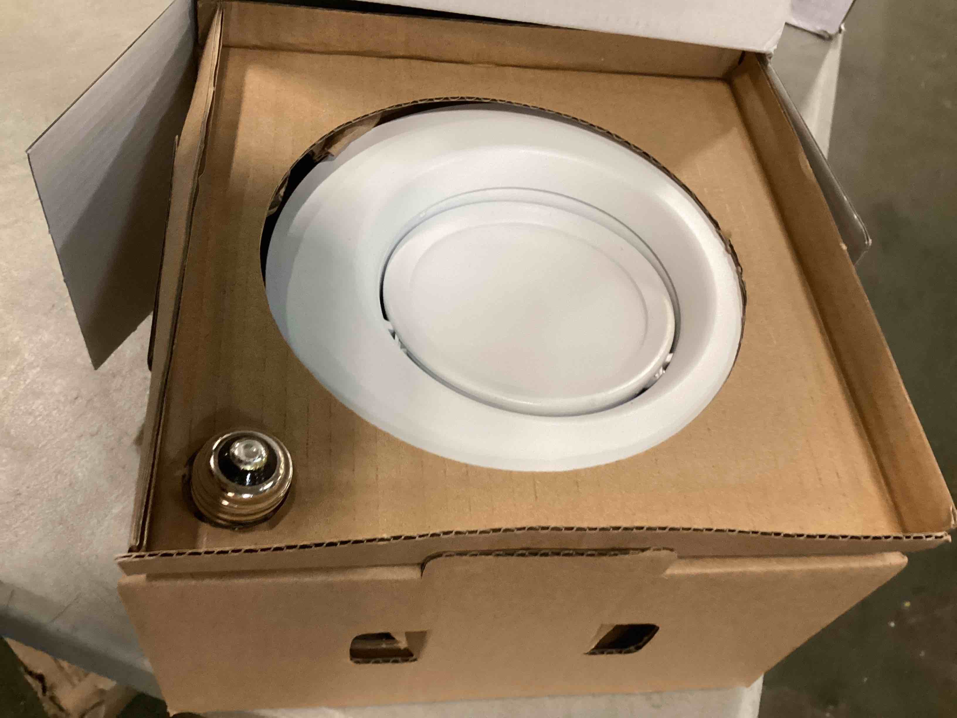 https://s3.amazonaws.com/lotting-images-prod/bidfta/BLU6012642_1708626279856.jpeg