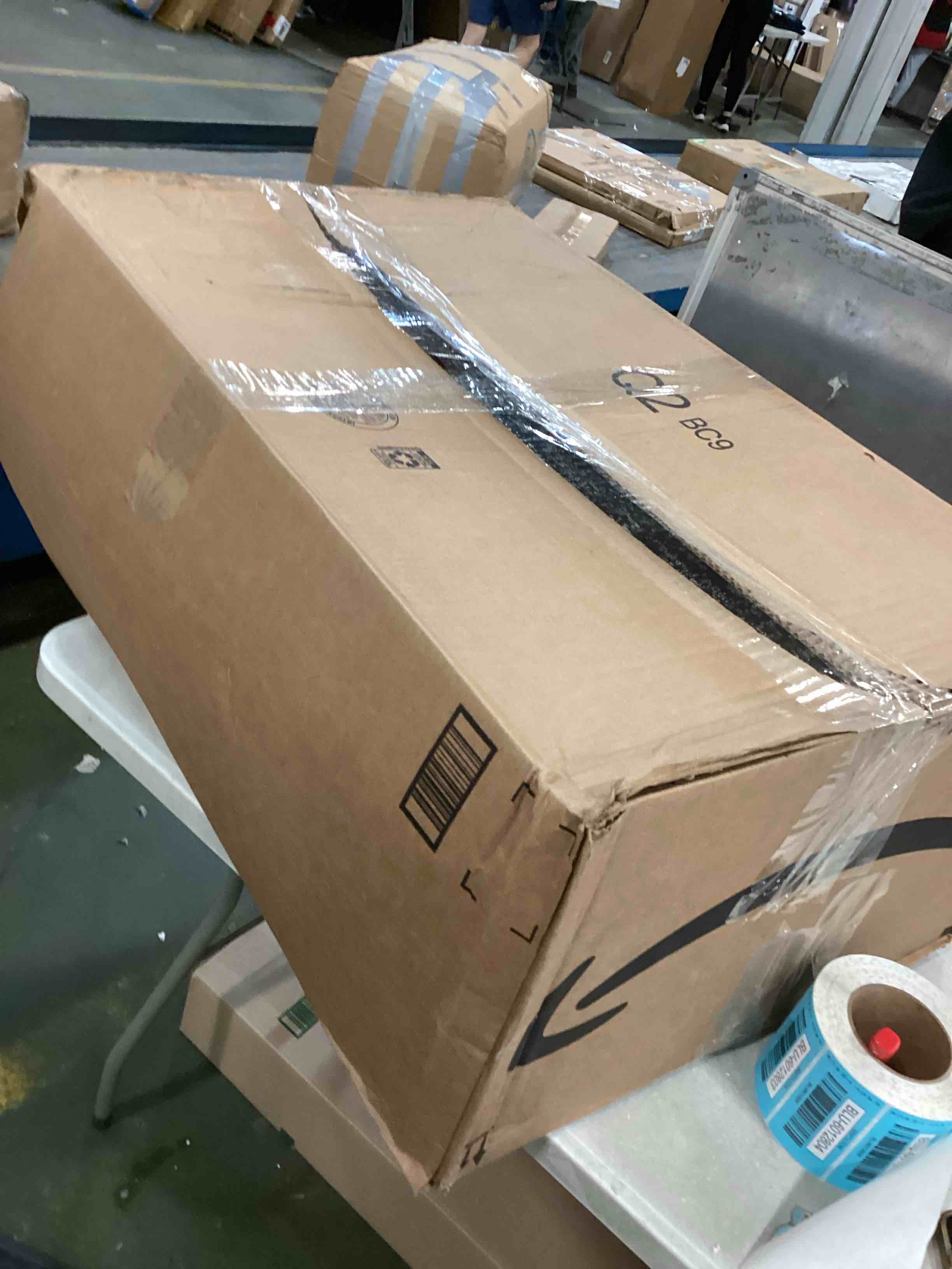 https://s3.amazonaws.com/lotting-images-prod/bidfta/BLU6012799_1708694855752.jpeg