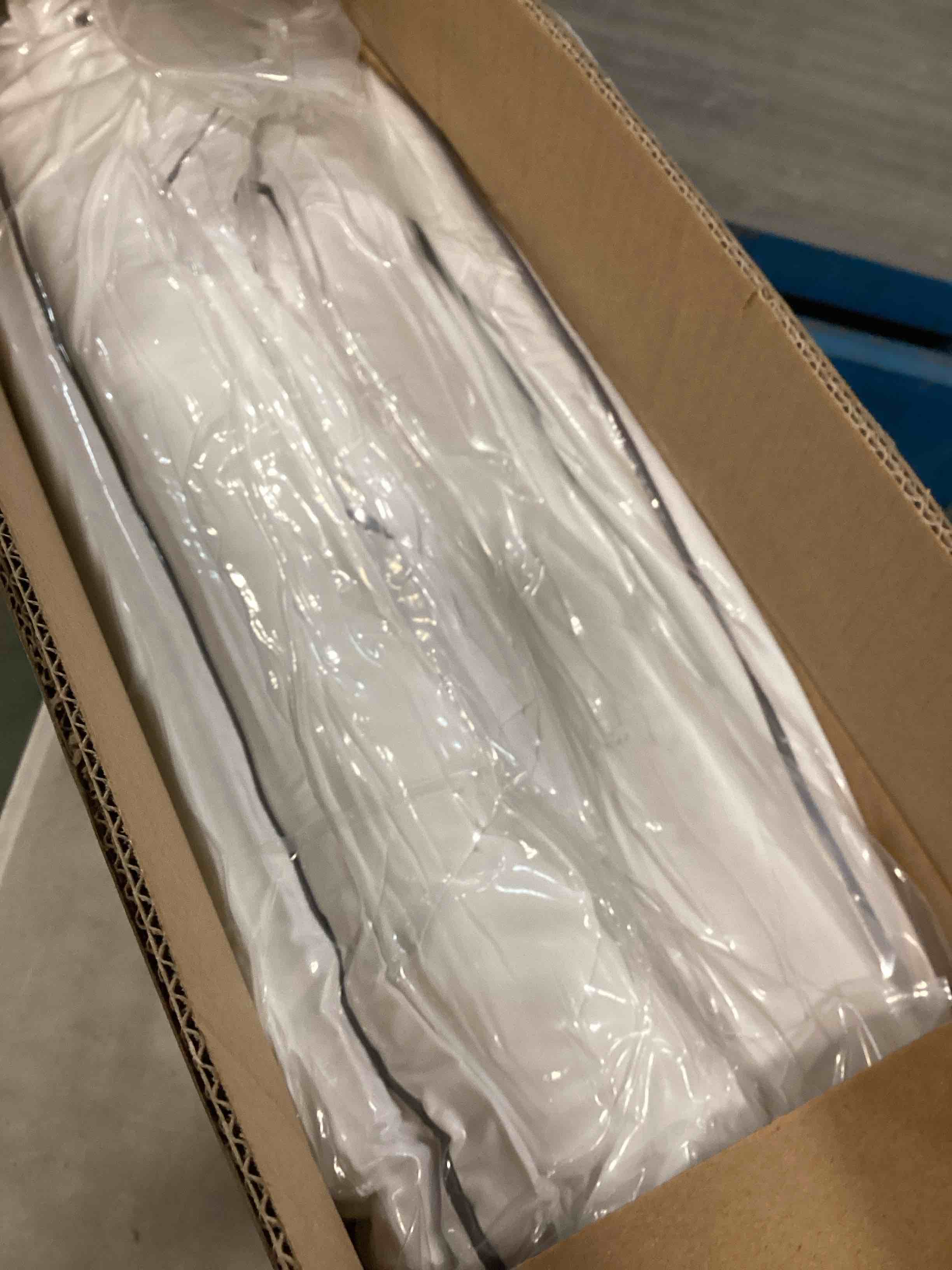 https://s3.amazonaws.com/lotting-images-prod/bidfta/BLU6012814_1708696035644.jpeg