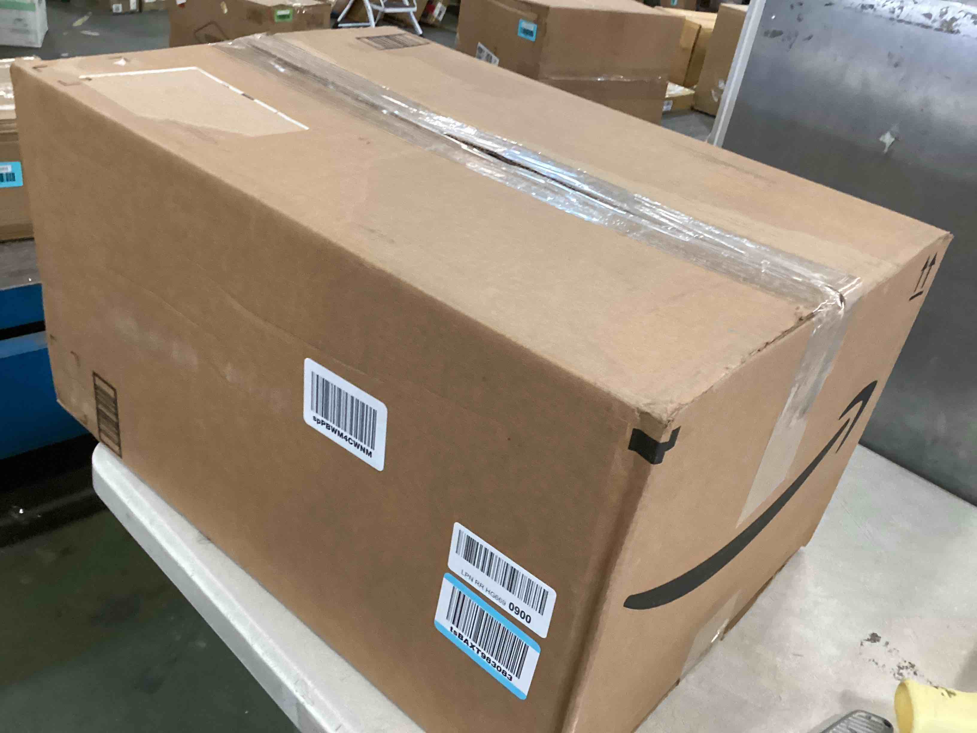https://s3.amazonaws.com/lotting-images-prod/bidfta/BLU6012841_1708698187814.jpeg