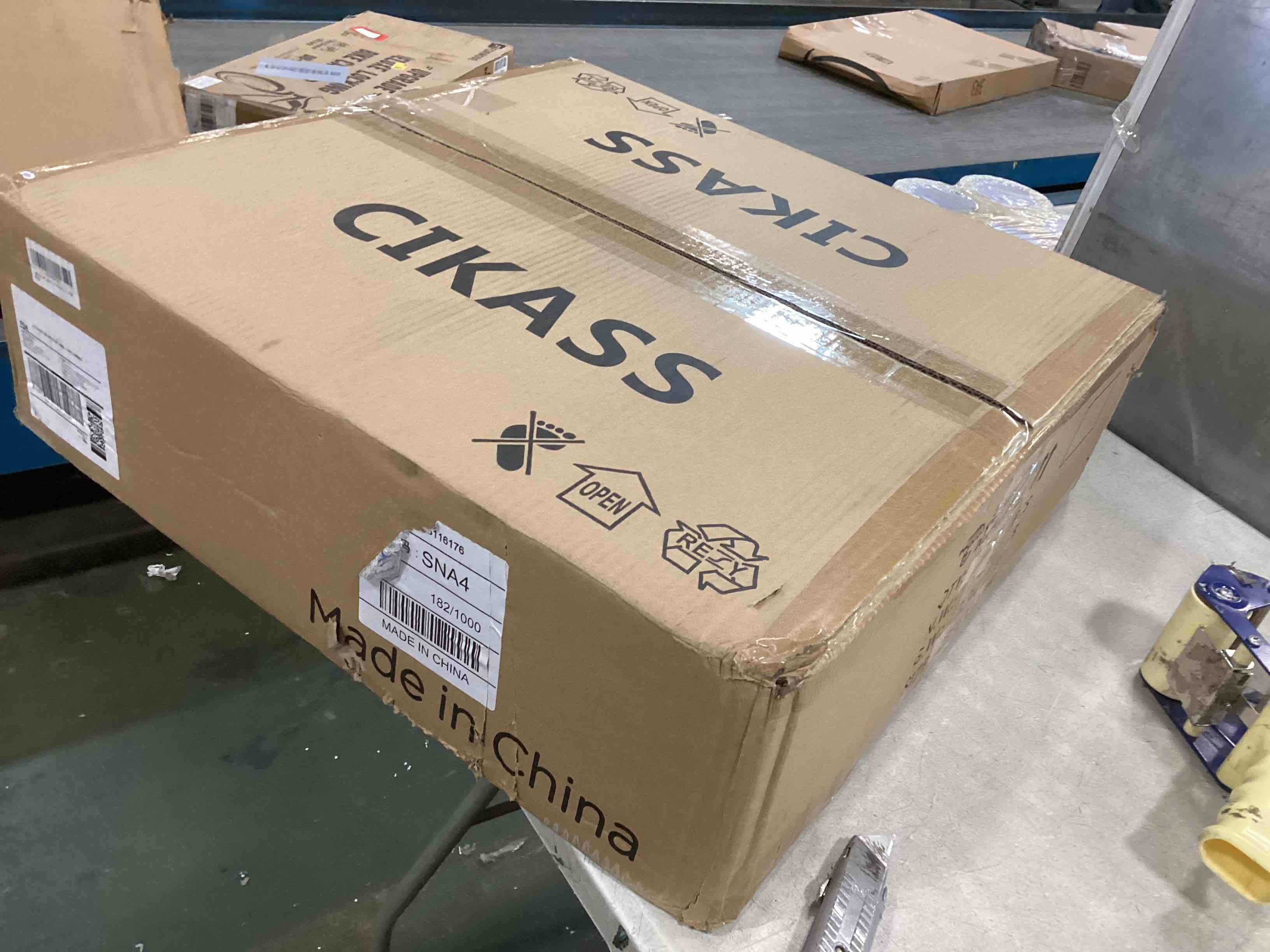 https://s3.amazonaws.com/lotting-images-prod/bidfta/BLU6013052_1708717853633.jpeg