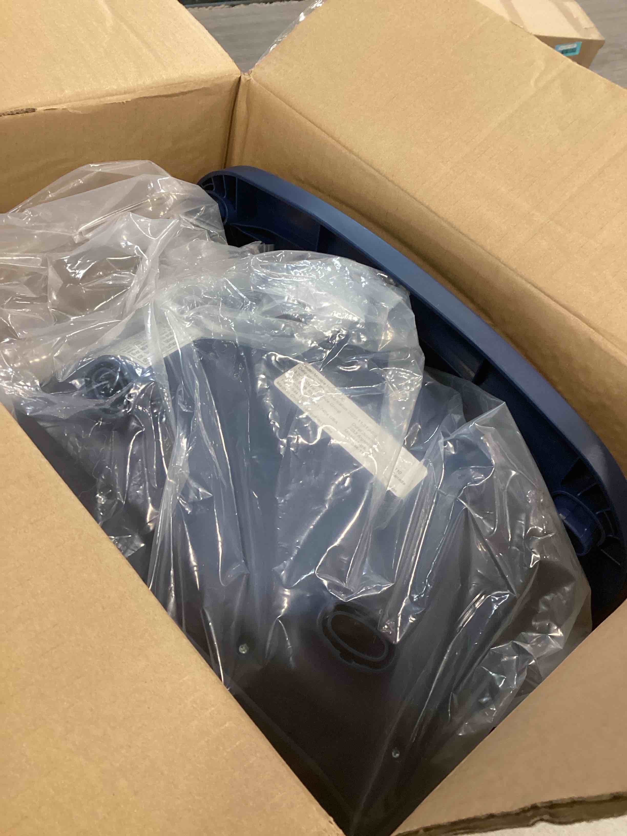 https://s3.amazonaws.com/lotting-images-prod/bidfta/BLU6013140_1708869275319.jpeg