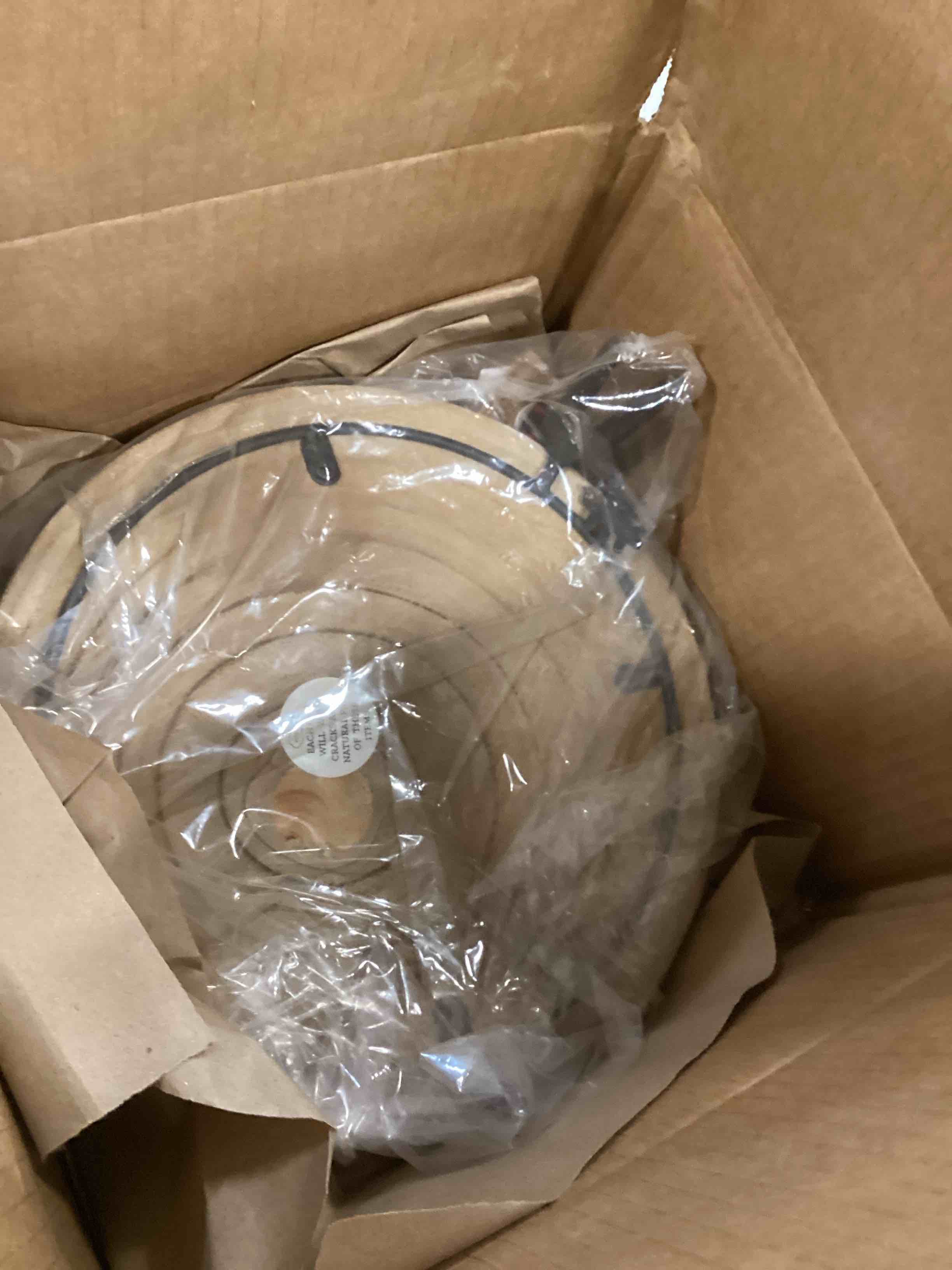 https://s3.amazonaws.com/lotting-images-prod/bidfta/BLU6013176_1708872503455.jpeg
