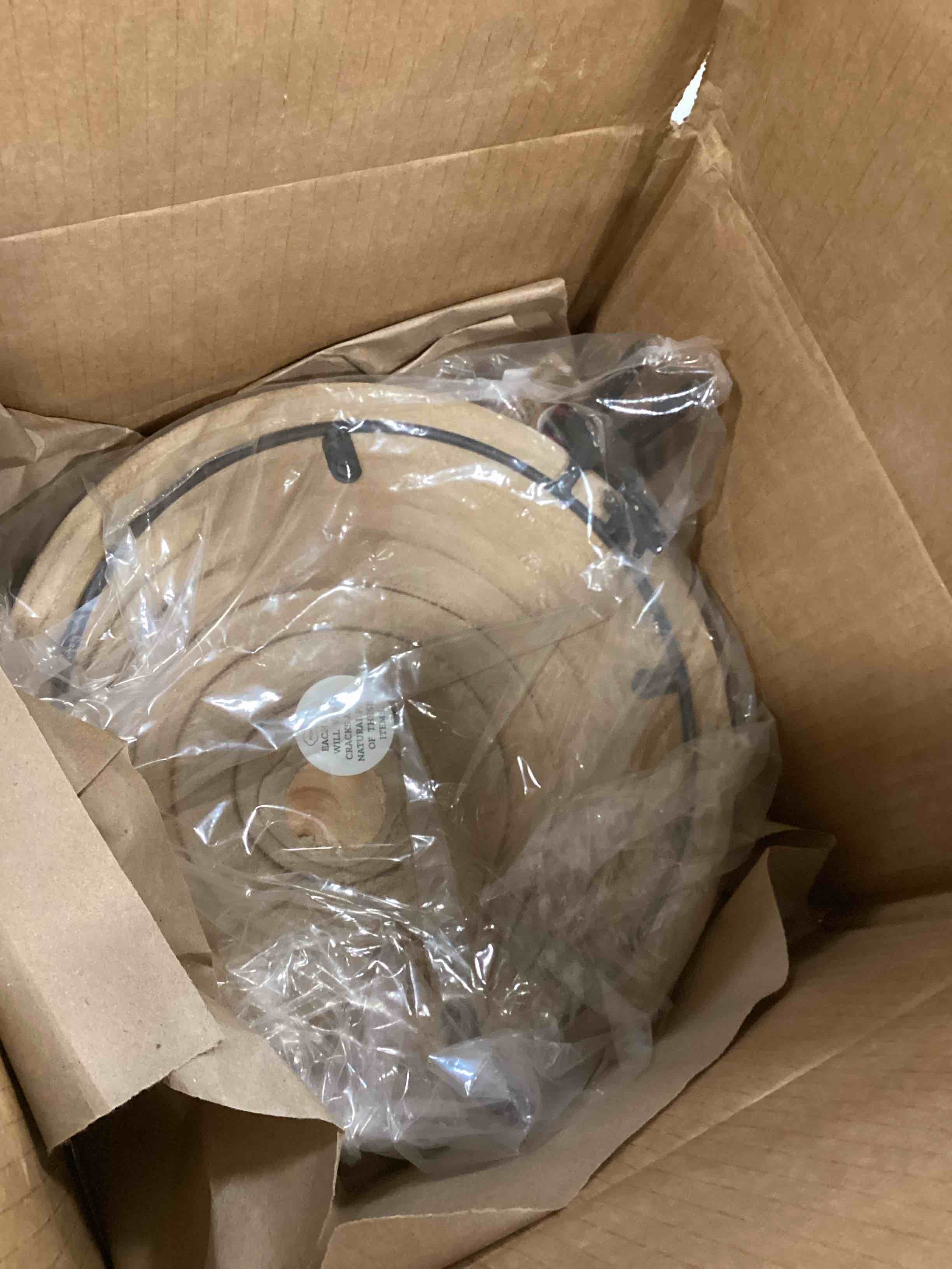 https://s3.amazonaws.com/lotting-images-prod/bidfta/BLU6013176_1708872504232.jpeg