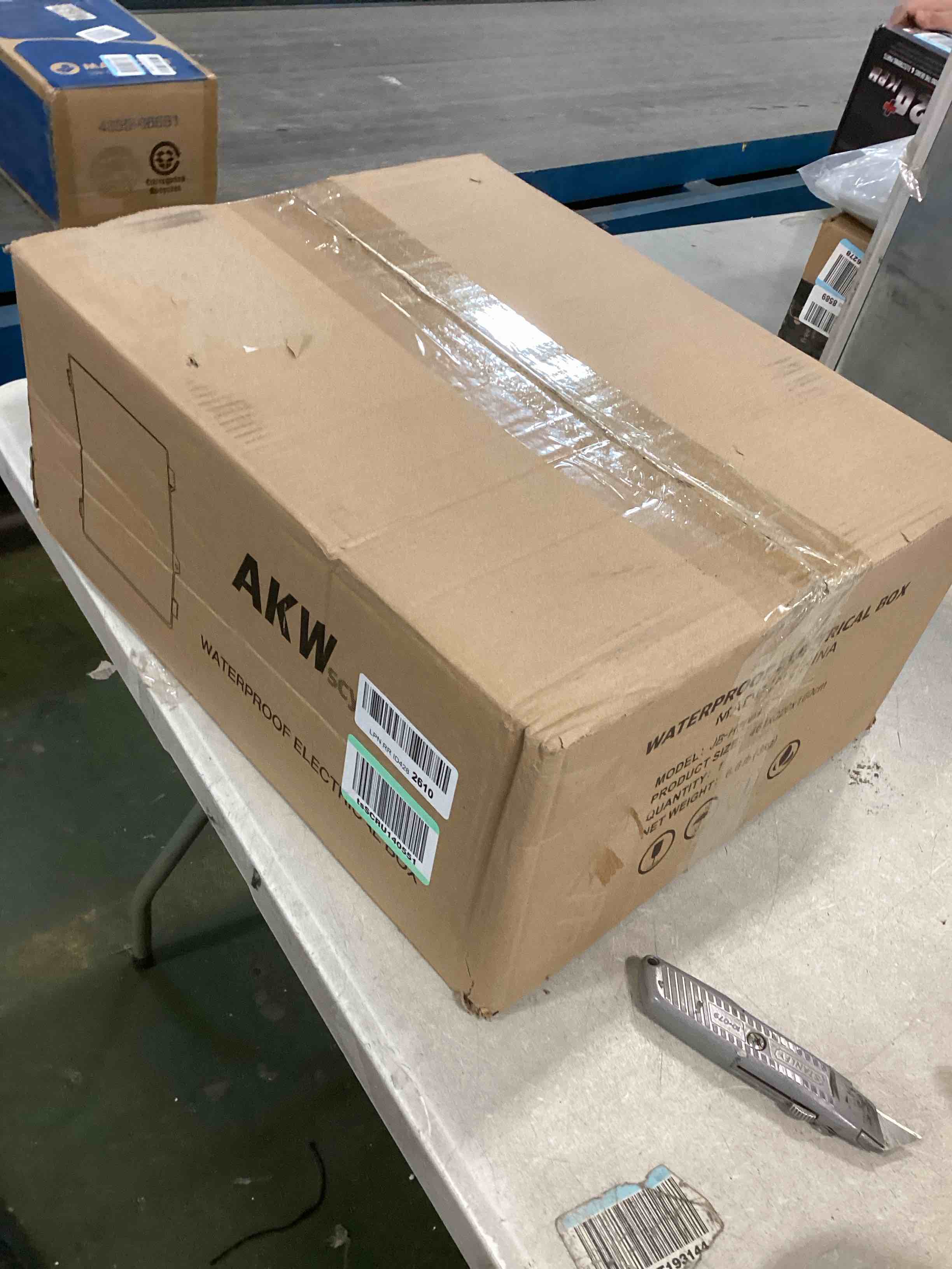 https://s3.amazonaws.com/lotting-images-prod/bidfta/BLU6013230_1708877856953.jpeg