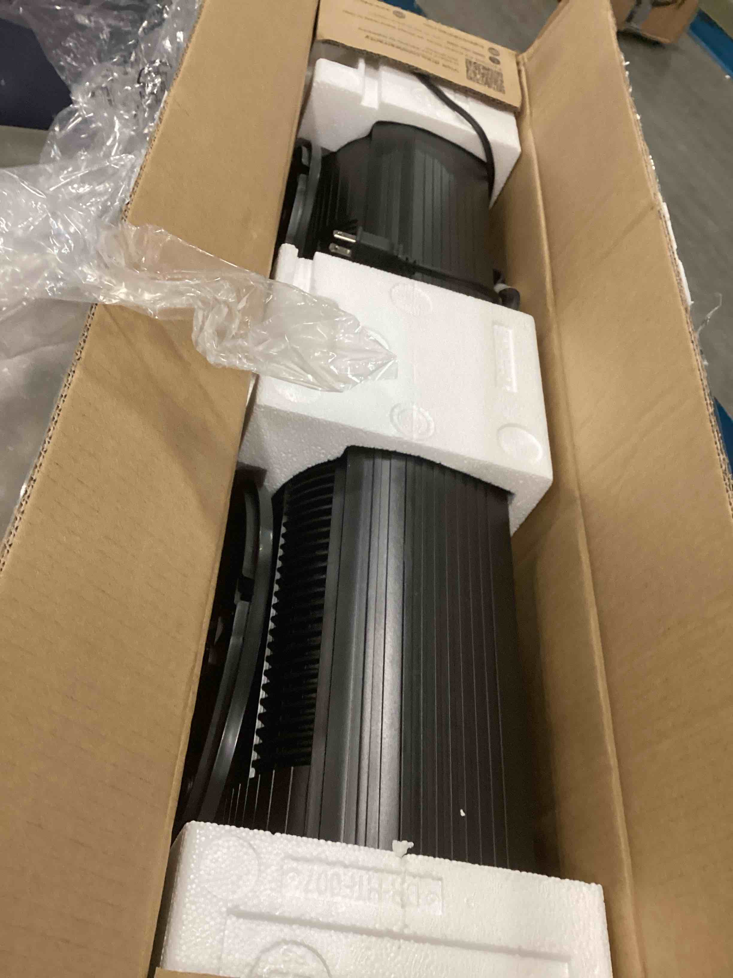 https://s3.amazonaws.com/lotting-images-prod/bidfta/BLU6013440_1708953030613.jpeg