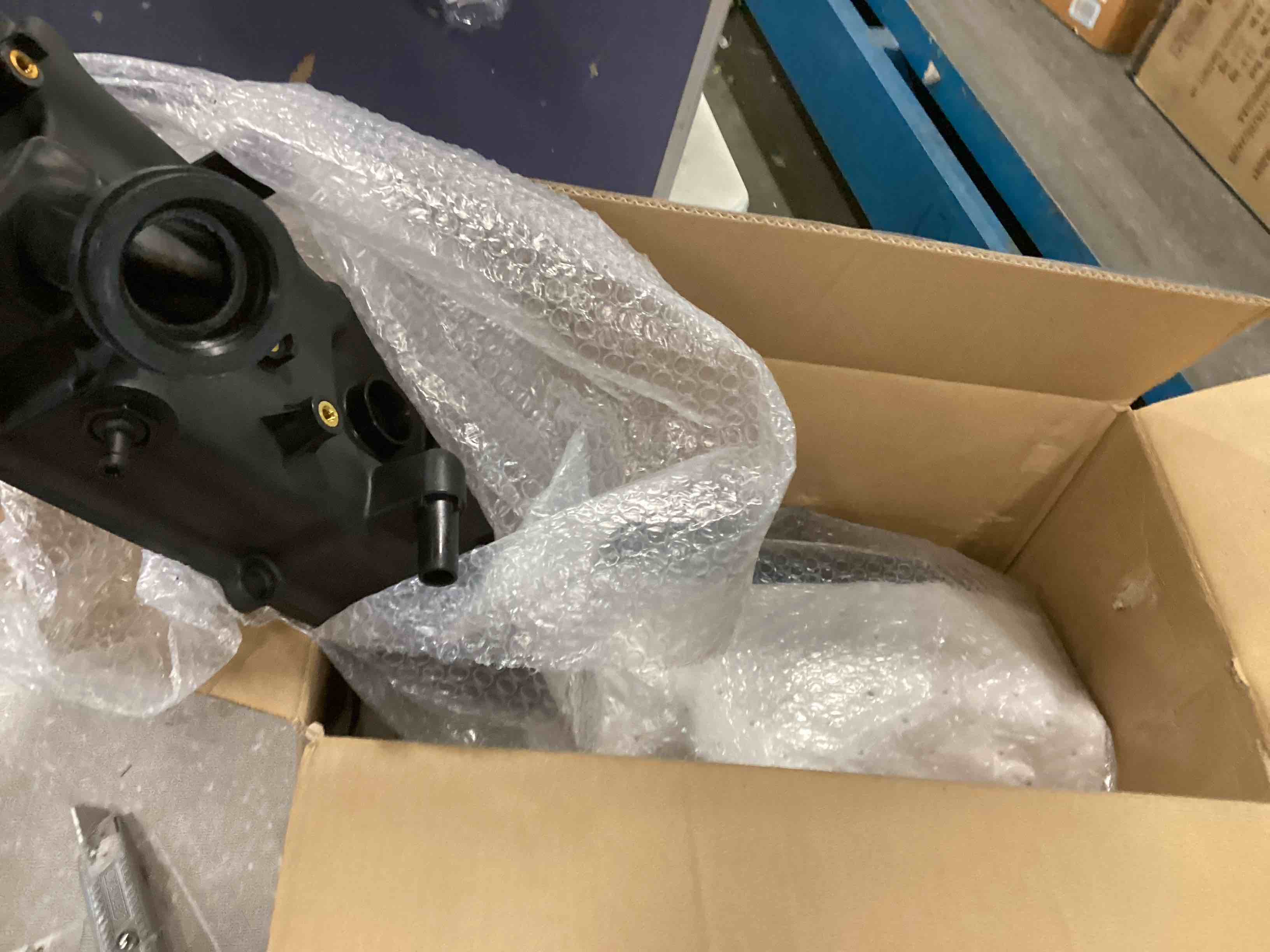 https://s3.amazonaws.com/lotting-images-prod/bidfta/BLU6013623_1708974267803.jpeg