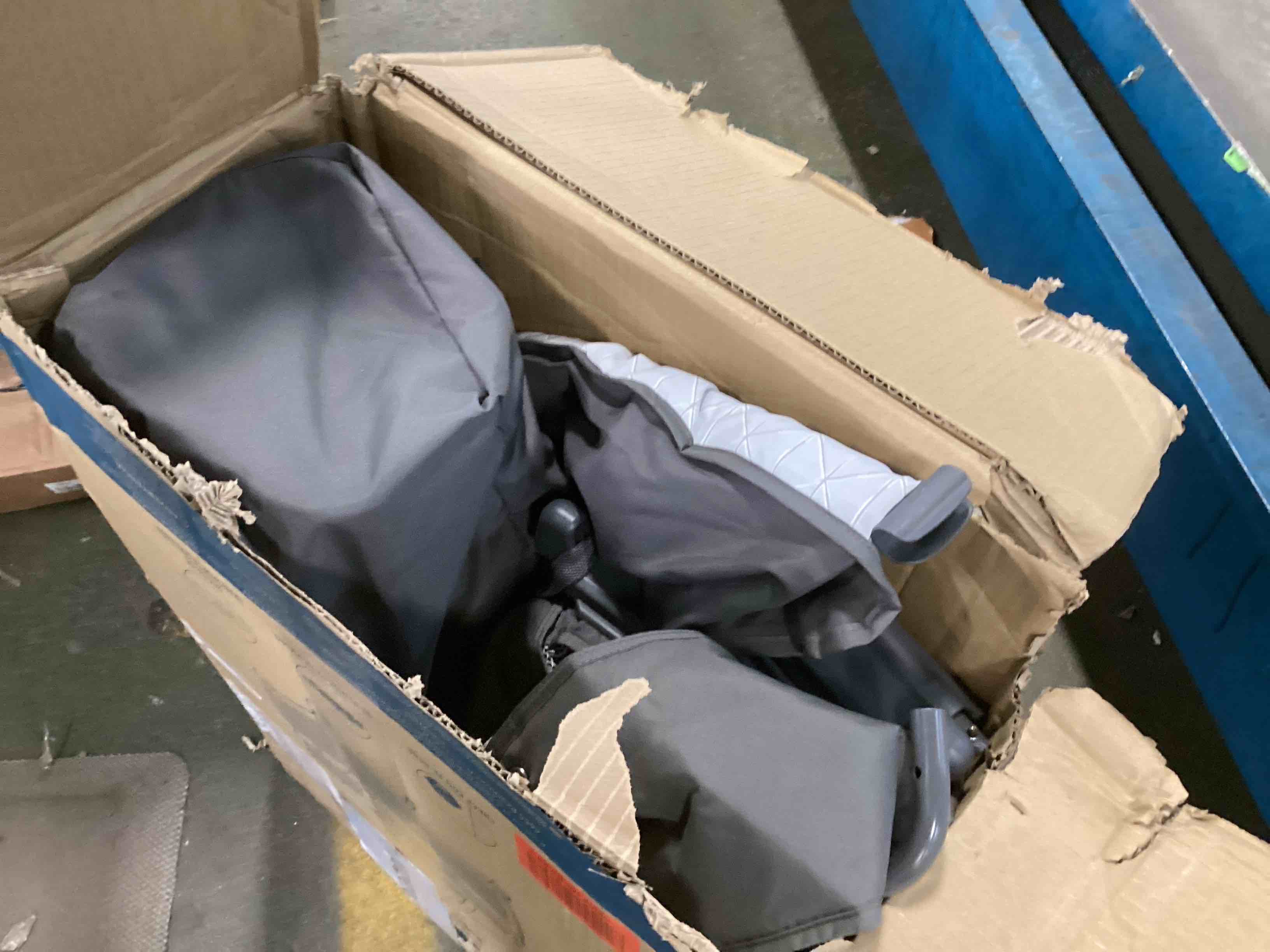https://s3.amazonaws.com/lotting-images-prod/bidfta/BLU6013641_1708975811139.jpeg