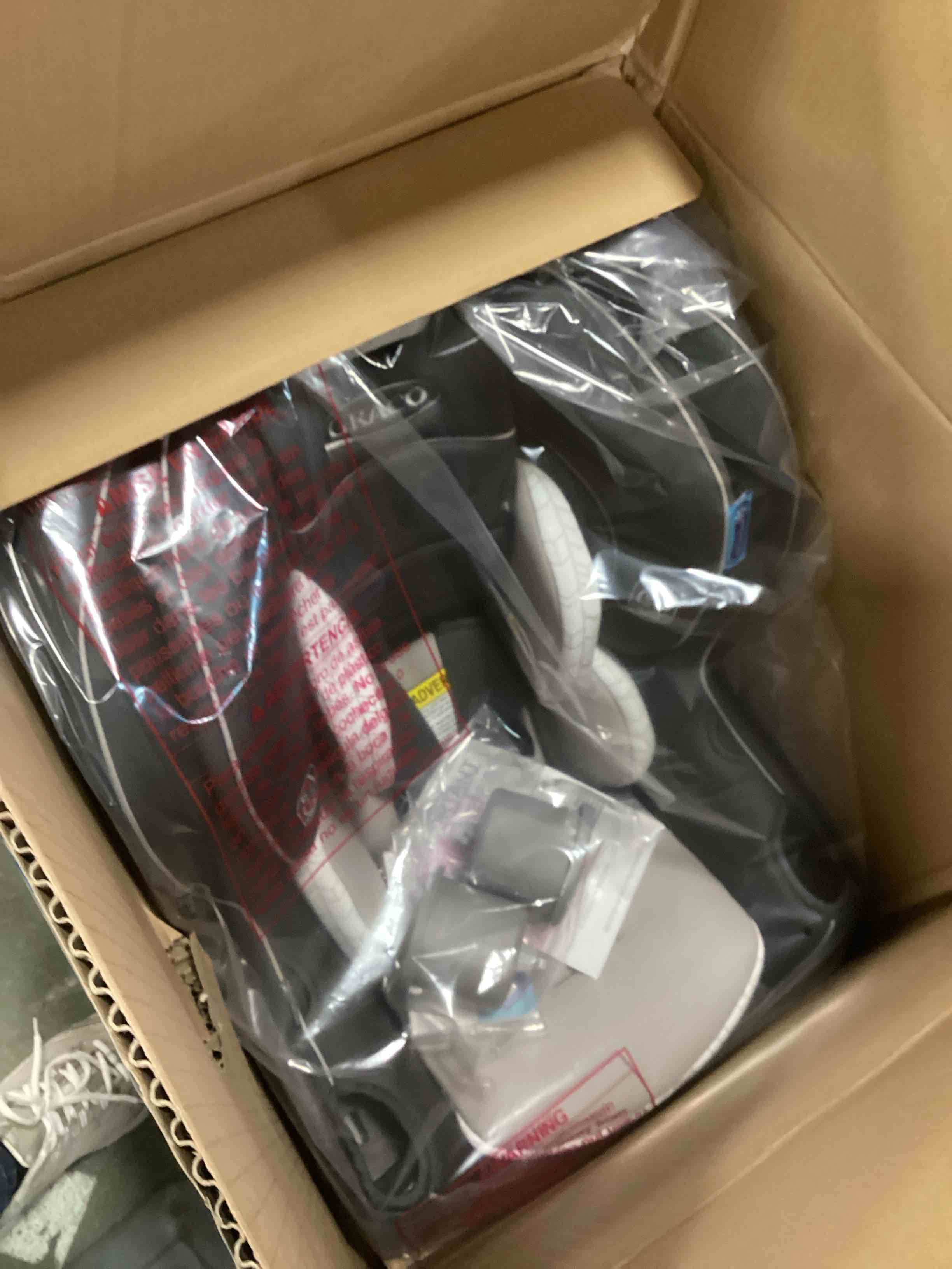 https://s3.amazonaws.com/lotting-images-prod/bidfta/BLU6013776_1709041377348.jpeg