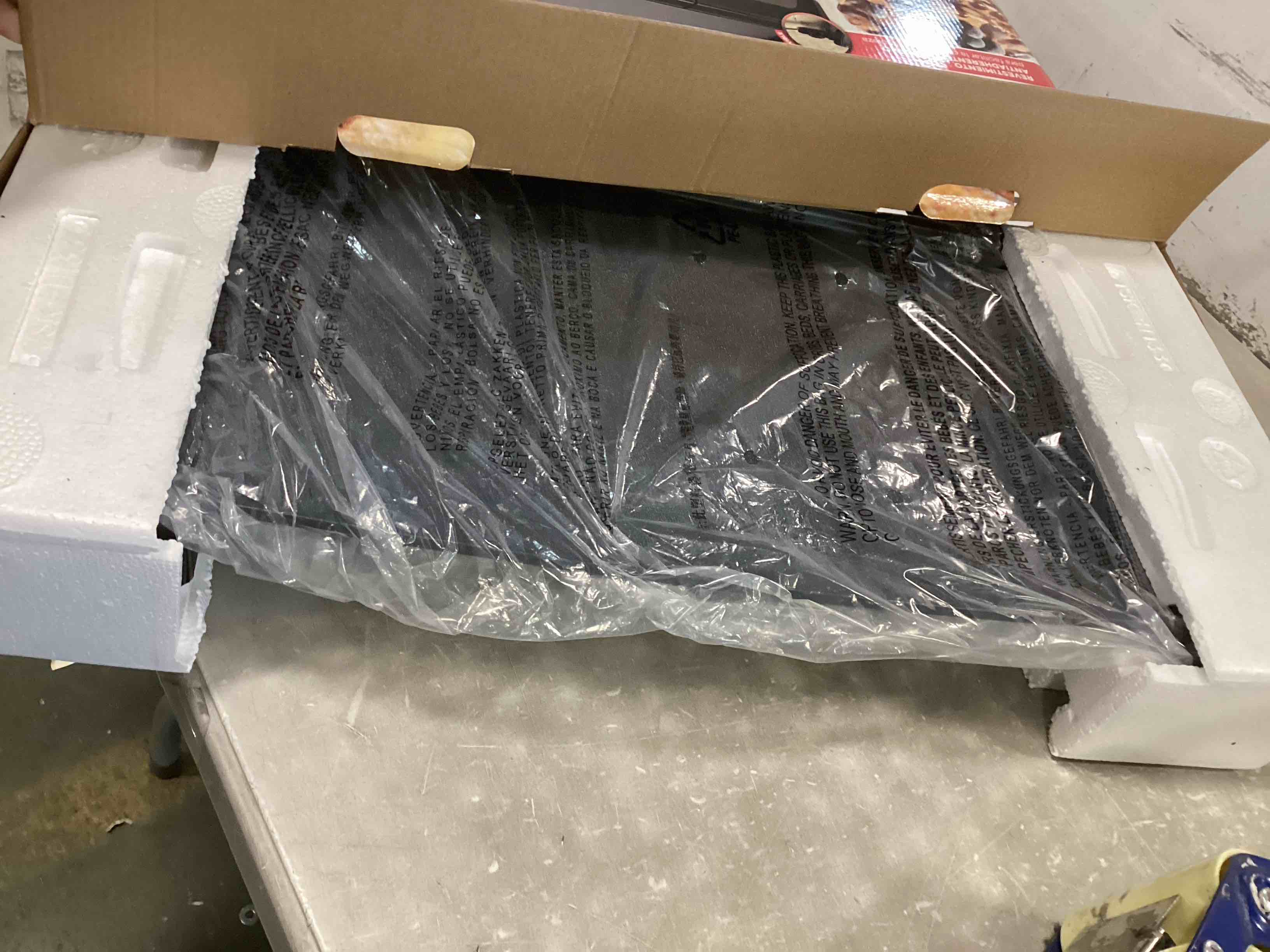 https://s3.amazonaws.com/lotting-images-prod/bidfta/BLU6013819_1709045107886.jpeg