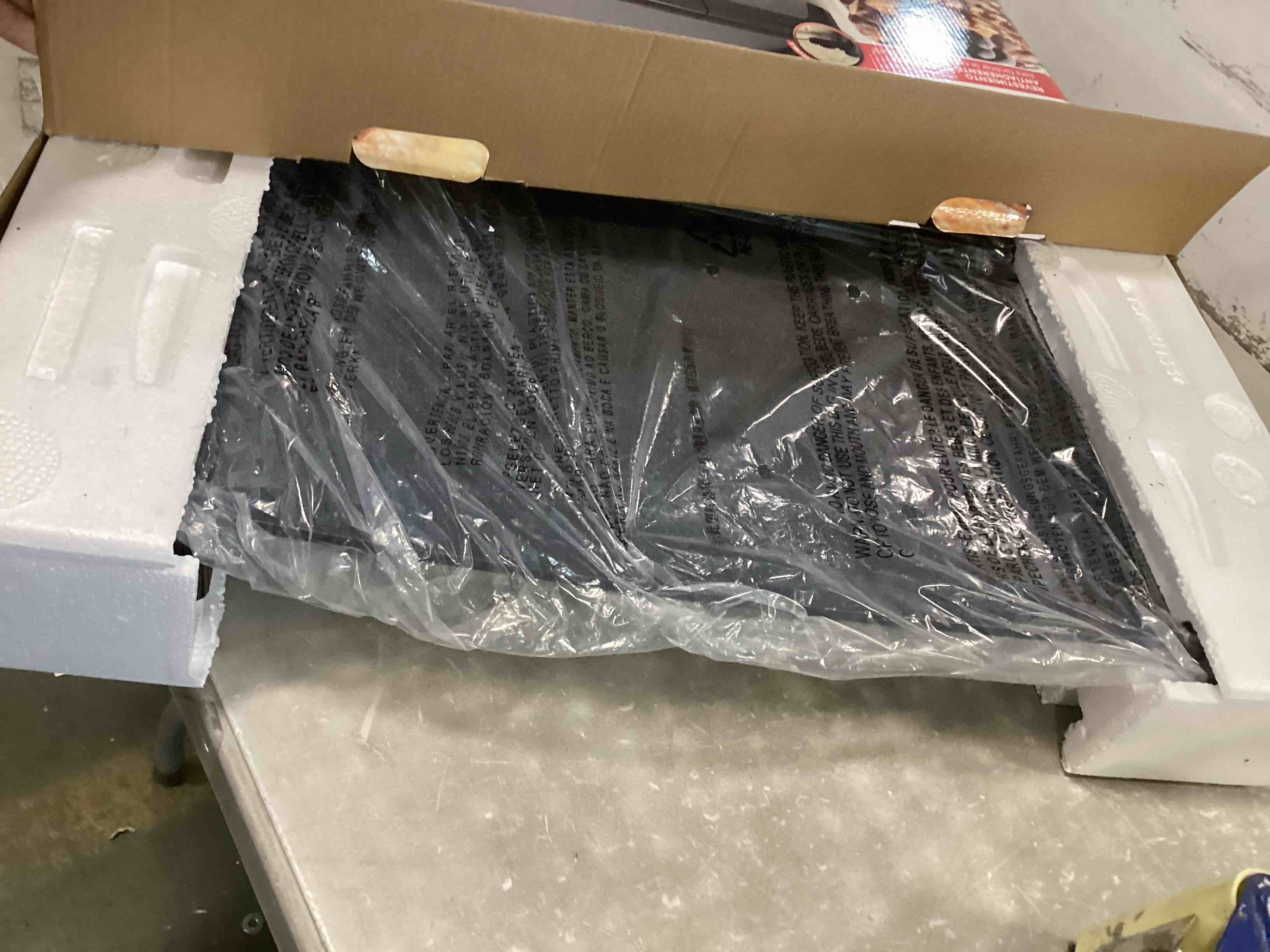 https://s3.amazonaws.com/lotting-images-prod/bidfta/BLU6013819_1709045108723.jpeg
