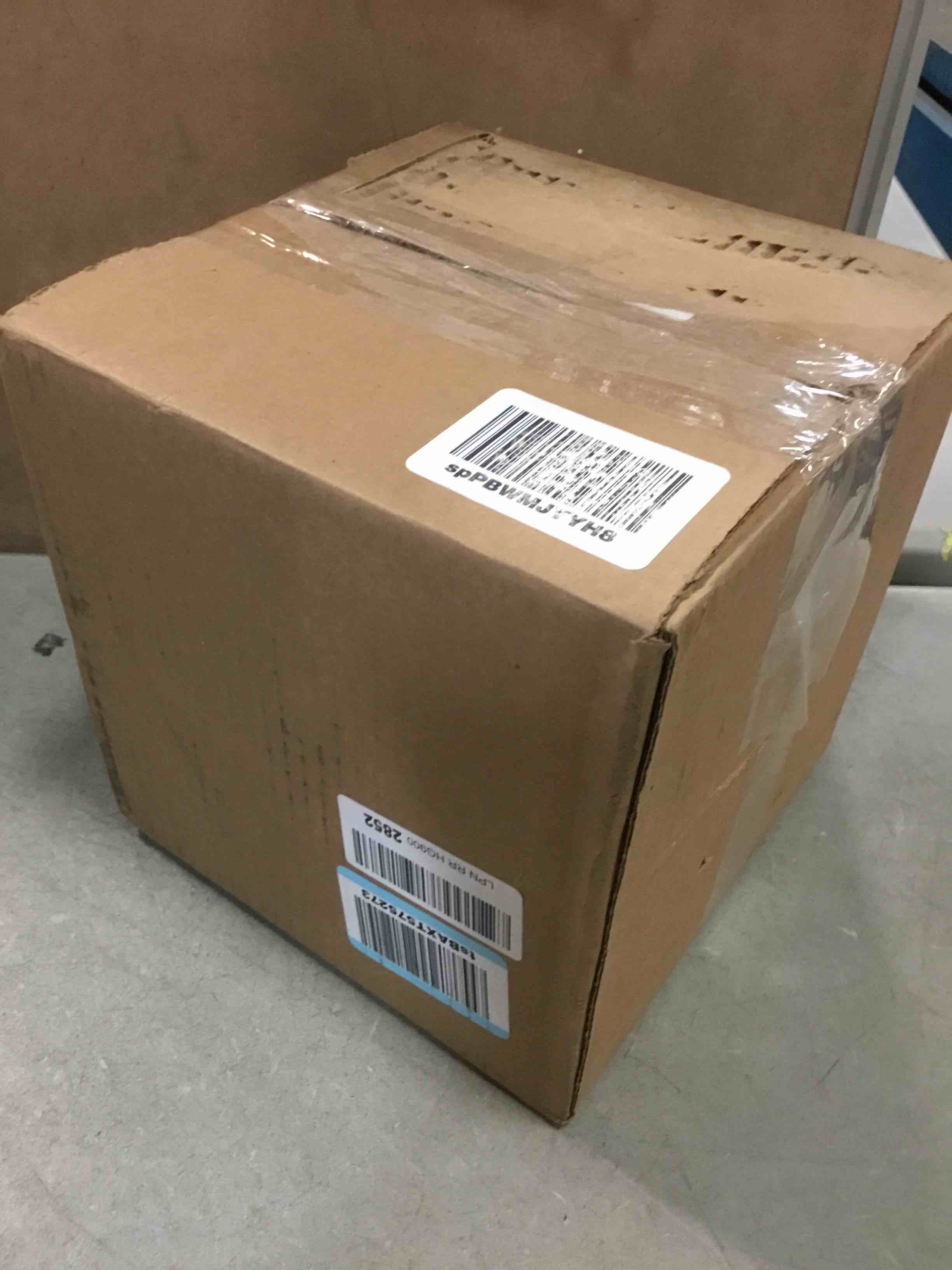 https://s3.amazonaws.com/lotting-images-prod/bidfta/BLU6014581_1708693856268.jpeg
