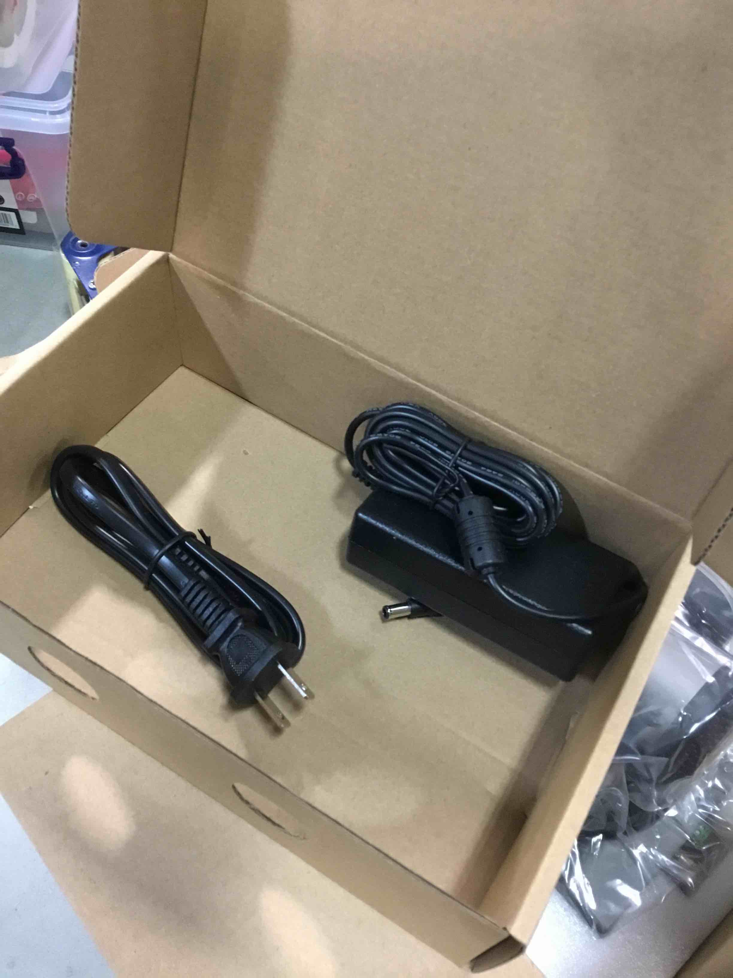 https://s3.amazonaws.com/lotting-images-prod/bidfta/BLU6014889_1708793569766.jpeg